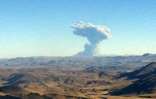 Ante las emisiones continuas de ceniza e incremento de la actividad sísmica del volcán Ubinas, ubicado en Moquegua, relacionada al ascenso de fluidos magmáticos, el Instituto Geofísico del Perú (IGP) exhorta a las autoridades elevar inmediatamente el nivel de alerta volcánica de verde a amarillo.ANDINA/archivo