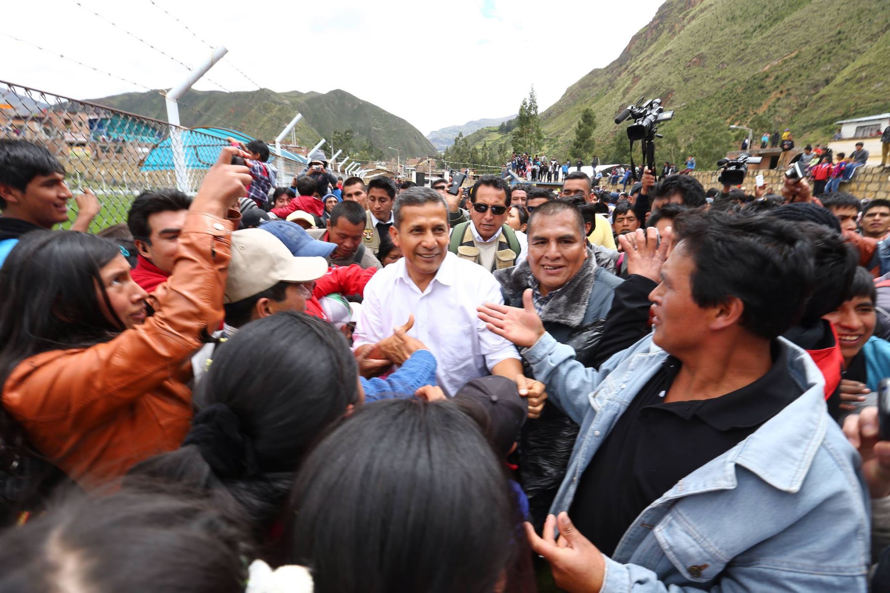 Presidente Humala inaugura carretera “Huallapampa-Julcamarca-Secclla-Lircay”, que conecta Huancavelica con Ayacucho