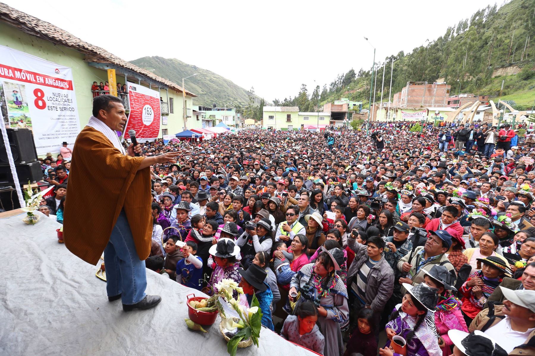 Presidente Humala inaugura carretera “Huallapampa-Julcamarca-Secclla-Lircay”, que conecta Huancavelica con Ayacucho