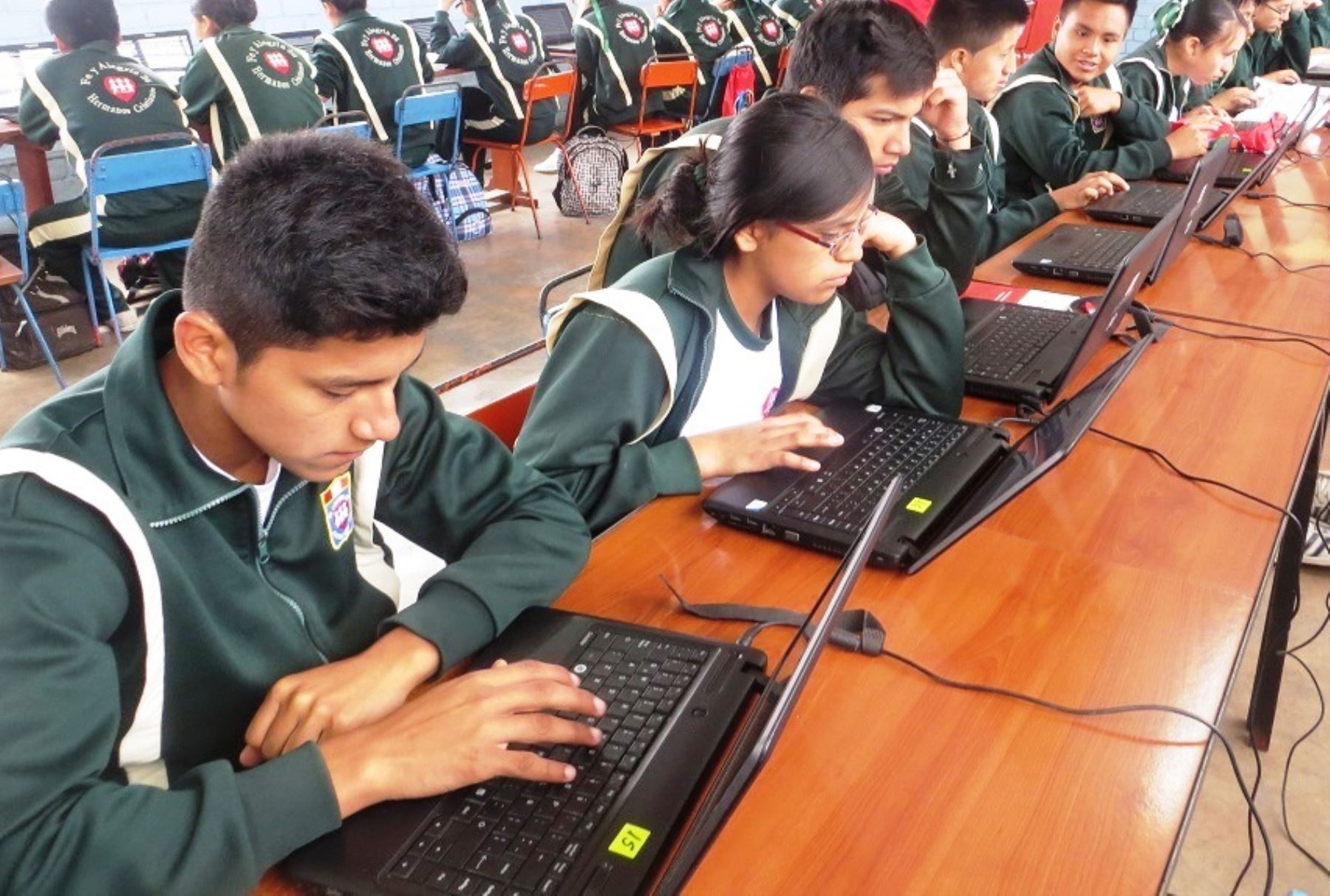 Escolares aprendiendo habilidades digitales. ANDINA/Difusión