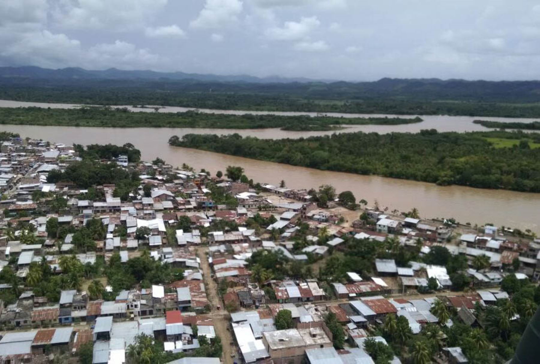 Río Huallaga se acerca a nivel crítico de desborde debido a lluvias intensas.