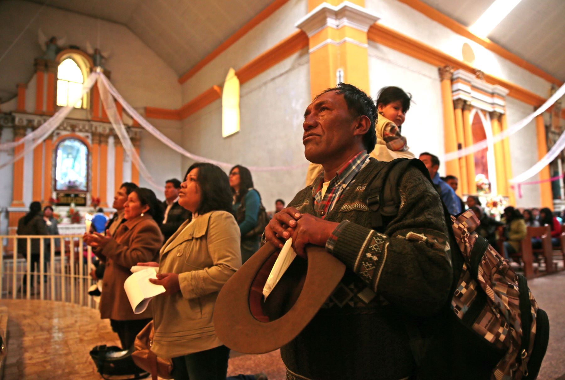 PUNO, PERÚ - FEBRERO 06.Devotos se preparan para la Fiesta de la candelaria.Foto: ANDINA/Carlos Lezama