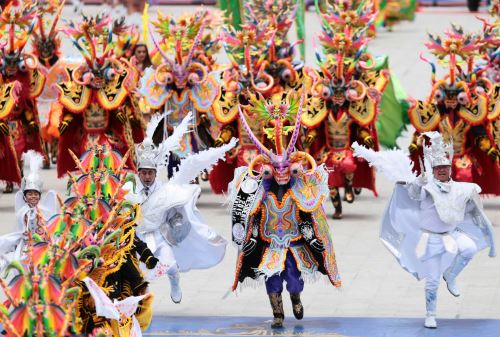 La festividad de la Virgen de la Candelaria es la celebración más fastuosa del calendario jubilar de la región Puno y del Perú y una de las más importantes de América. ANDINA/Carlos Lezama Villantoy