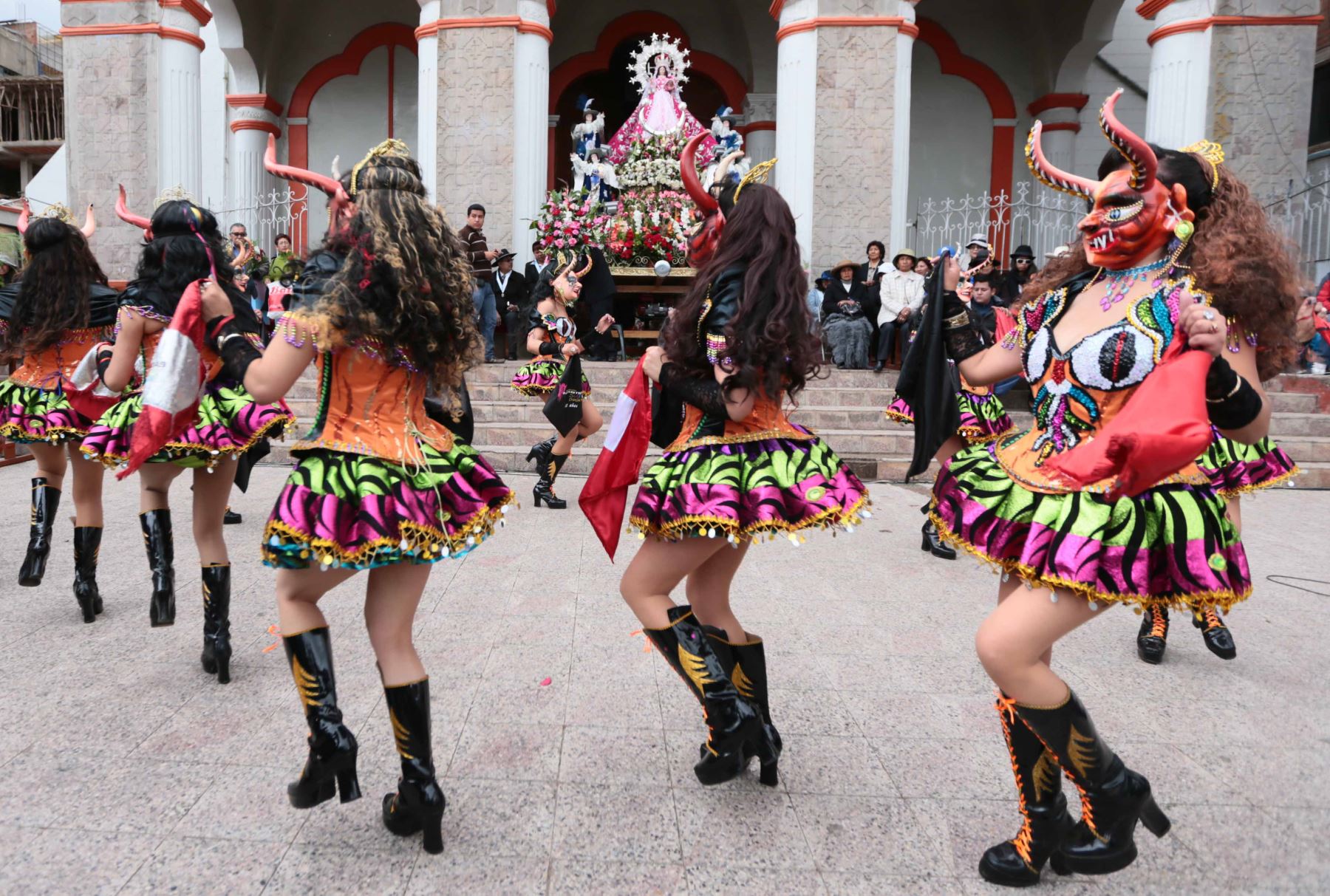 PUNO-PERÚ, FEBRERO 09. Pasacalle en homenaje a la Virgen de la Candelaria.Foto: ANDINA/Carlos Lezama