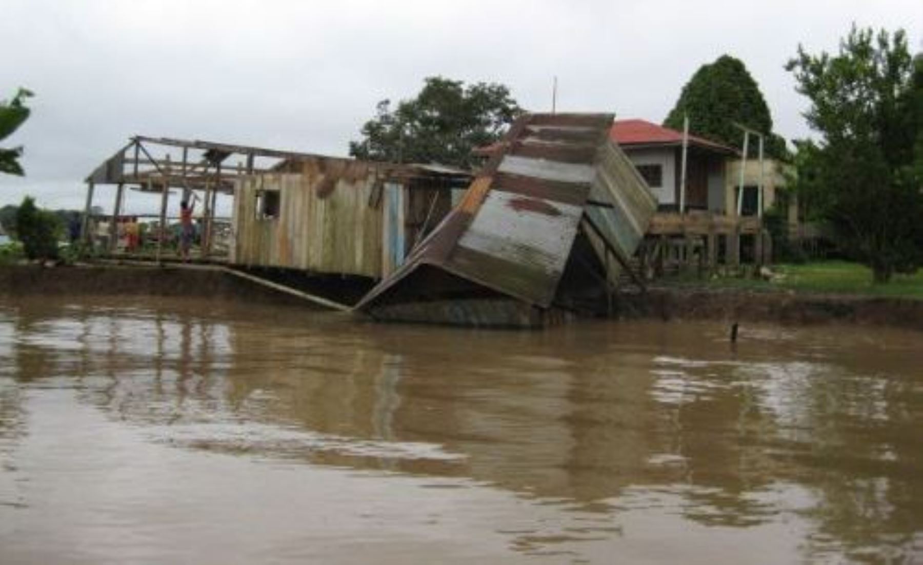 Las zonas bajas de la ciudad de Iquitos son afectadas por el desborde del río Amazonas.