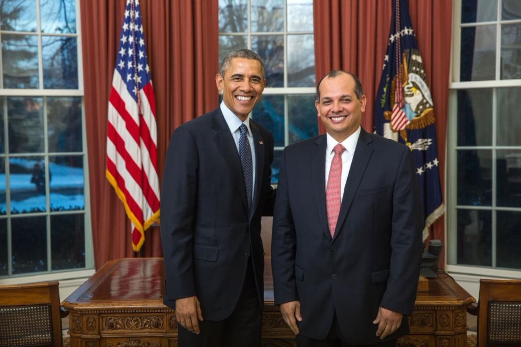 Presidente de Estados Unidos, Barack Obama, junto al embajador peruano en Washington, Luis Miguel Castilla.