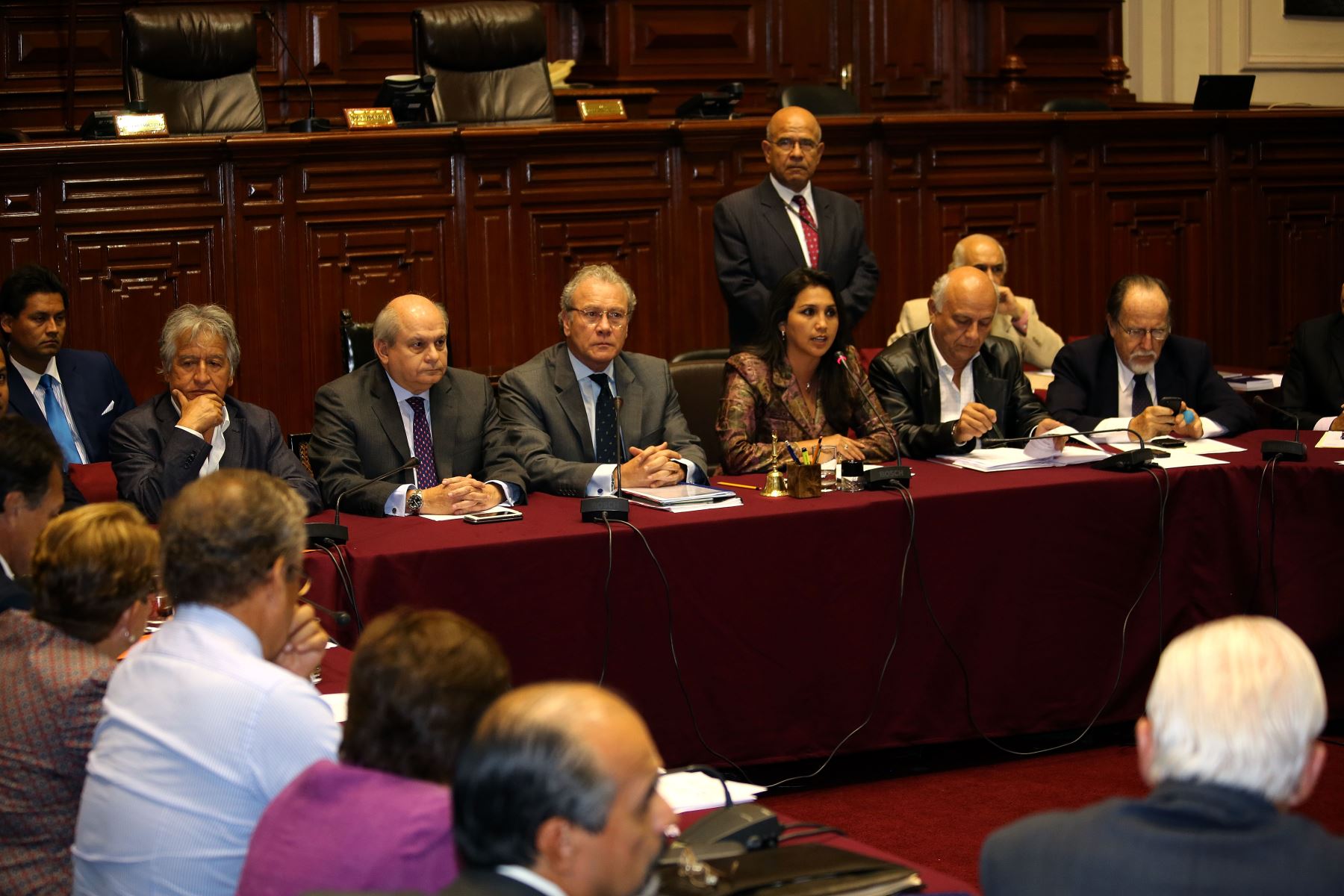 Comisión Permanente del Congreso recibió a ministros de Defensa, Pedro Cateriano; y al canciller, Gonzalo Gutiérrez.