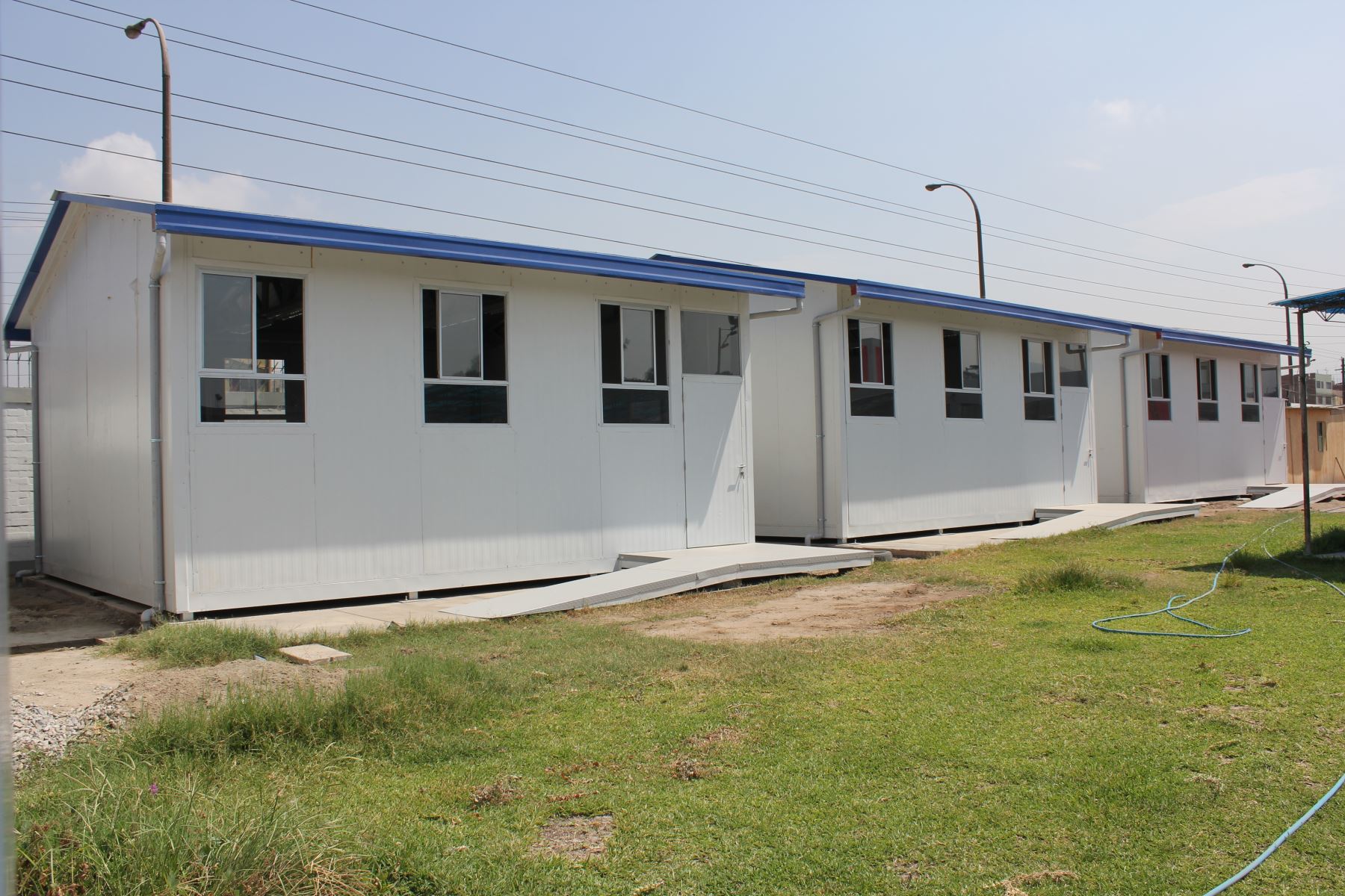 Minedu entrega 11 aulas prefabricadas para colegios del Vraem en Junín.