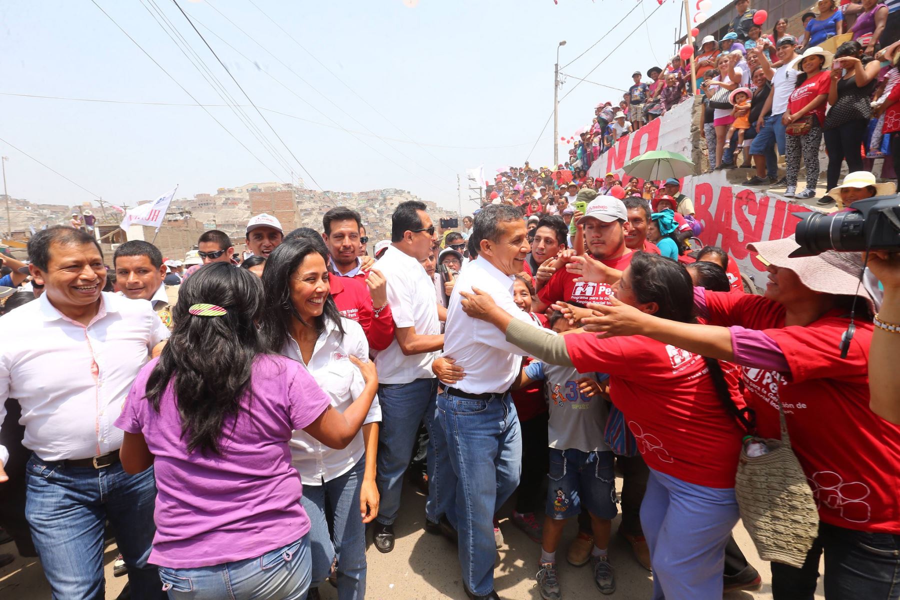 LIMA,PERÚ-FEBRERO 27.Presidente Ollanta Humala inauguró escaleras y muros de contención edificados a través del programa “Trabaja Perú” en el distrito de Ate Vitarte.Foto: ANDINA/Prensa Presidencia
