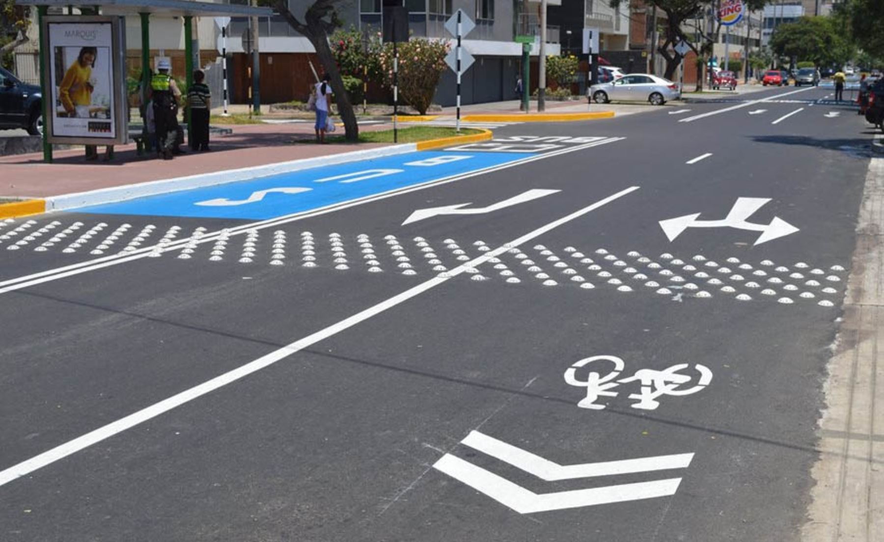 En la avenida Cavenecia se implementó la primera de las ciclovías integradas al tránsito en San Isidro.