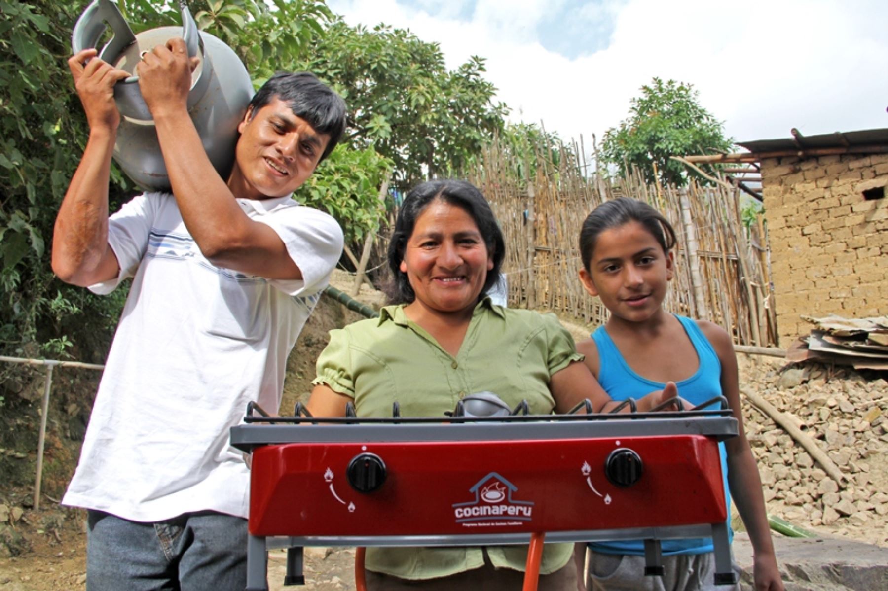 Cocina entregadas por el MEM que mejoran la vida de las familias más pobres.