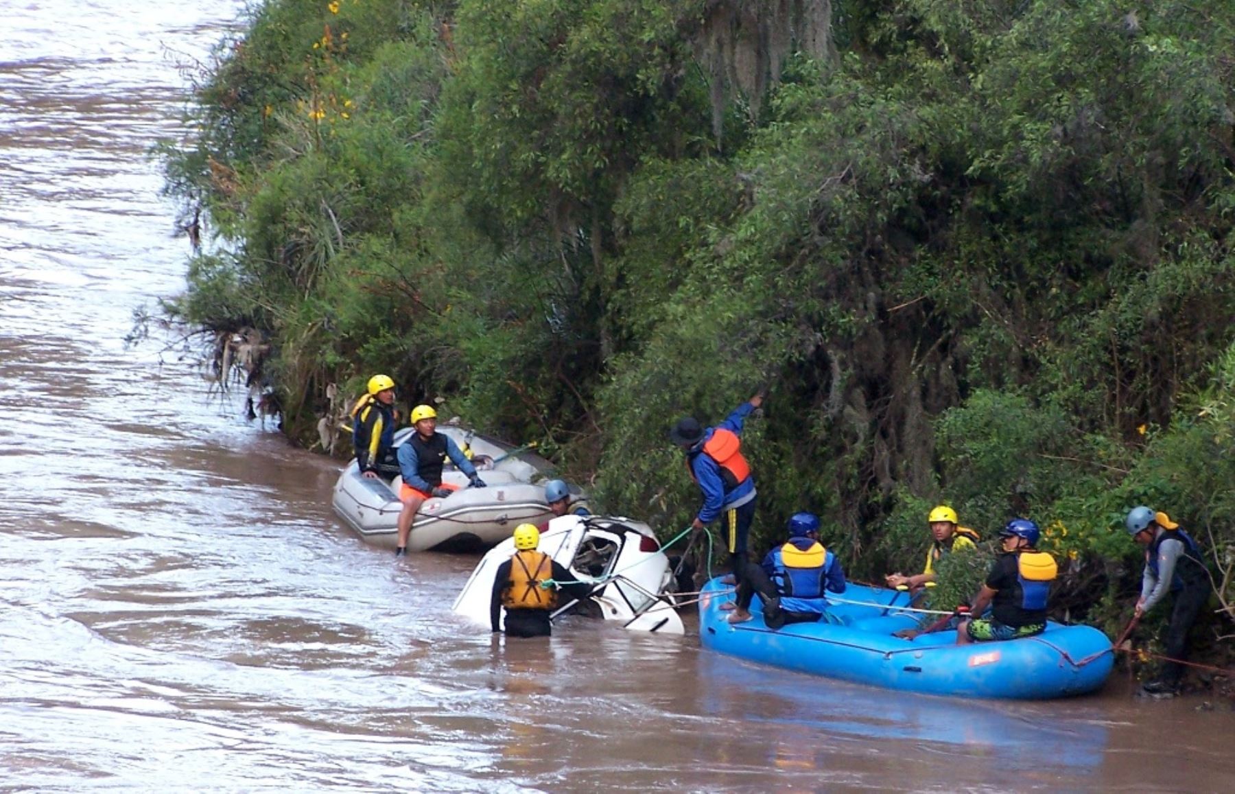 Brigadistas buscan a turista peruano que cayó al río Vilcanota, en Cusco. ANDINA/Archivo