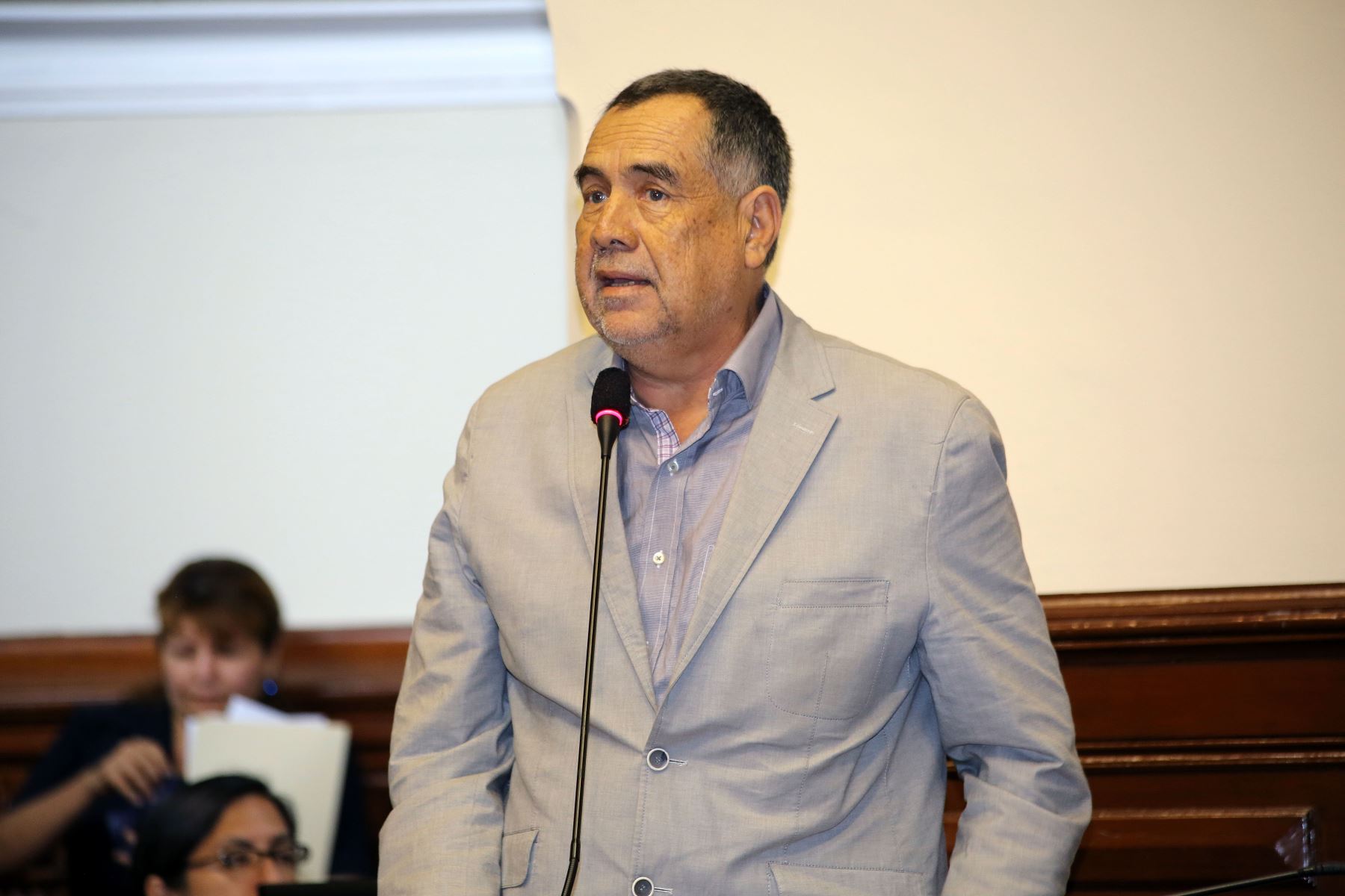 ANDINA/Difusión Hugo Carrillo dijo que la bancada oficialista se encuentra en sesión permanente para definir su cuadro de comisiones.