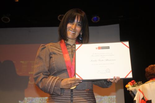 Sonaly Tuesta Altamirano fue condecorada por el Ministerio de Cultura.