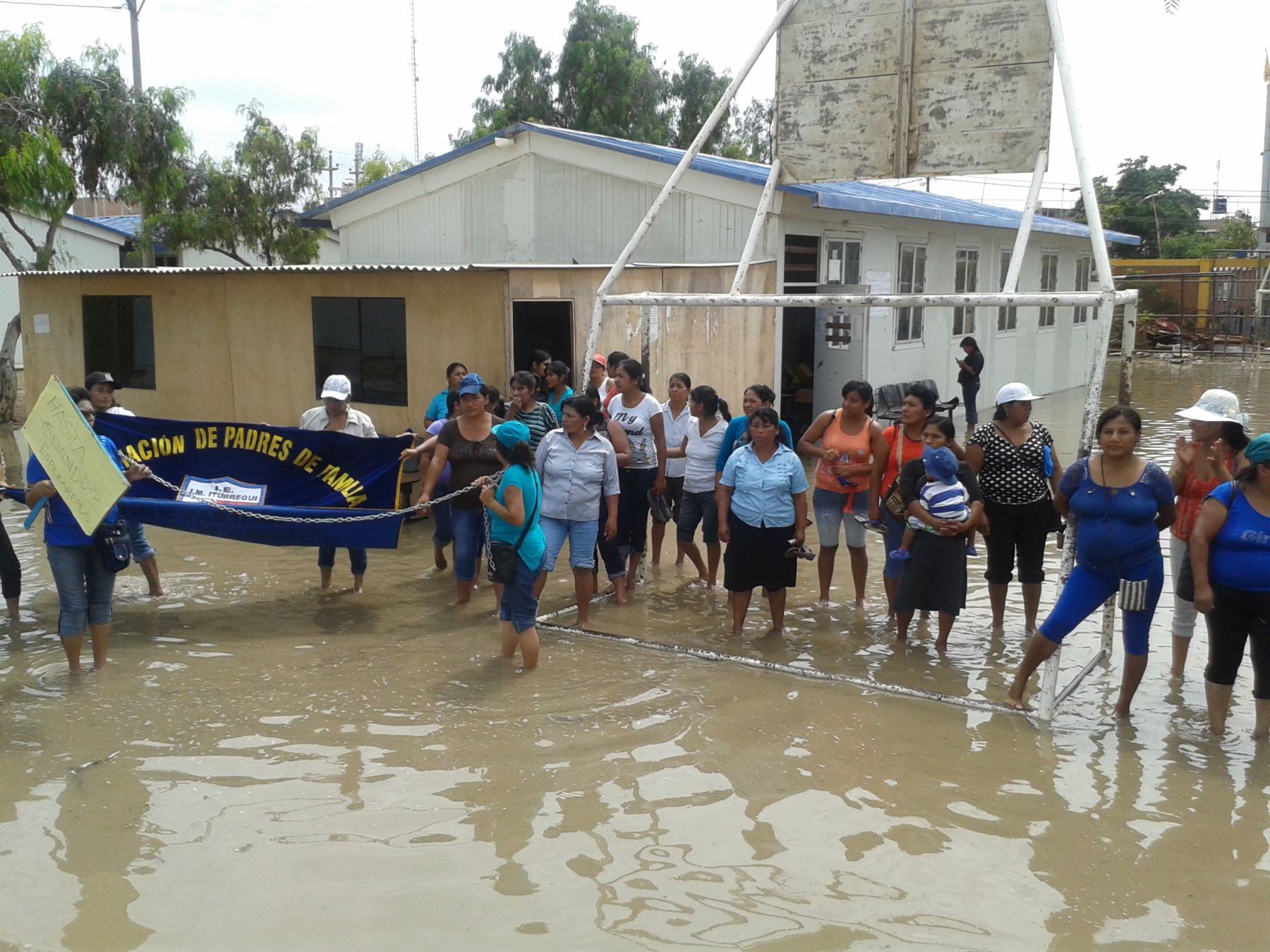 Diversos colegios de Lambayeque sufrieron daños causadas por las lluvias intensas que se registran en dicha región. Por este motivo, se dispuso el retorno a clases virtuales. Foto: ANDINA/archivo.