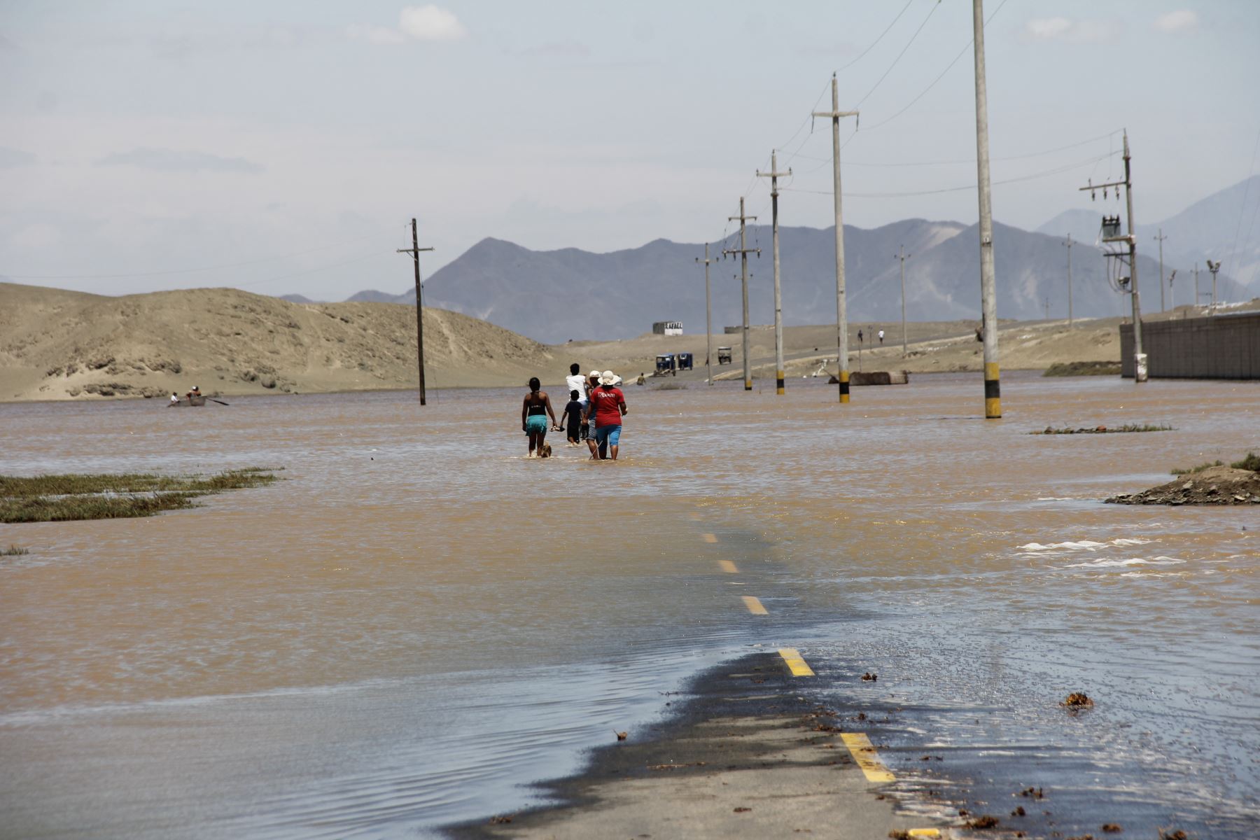 Rehabilitan carretera de acceso a centro poblado Los Chimus en Áncash.