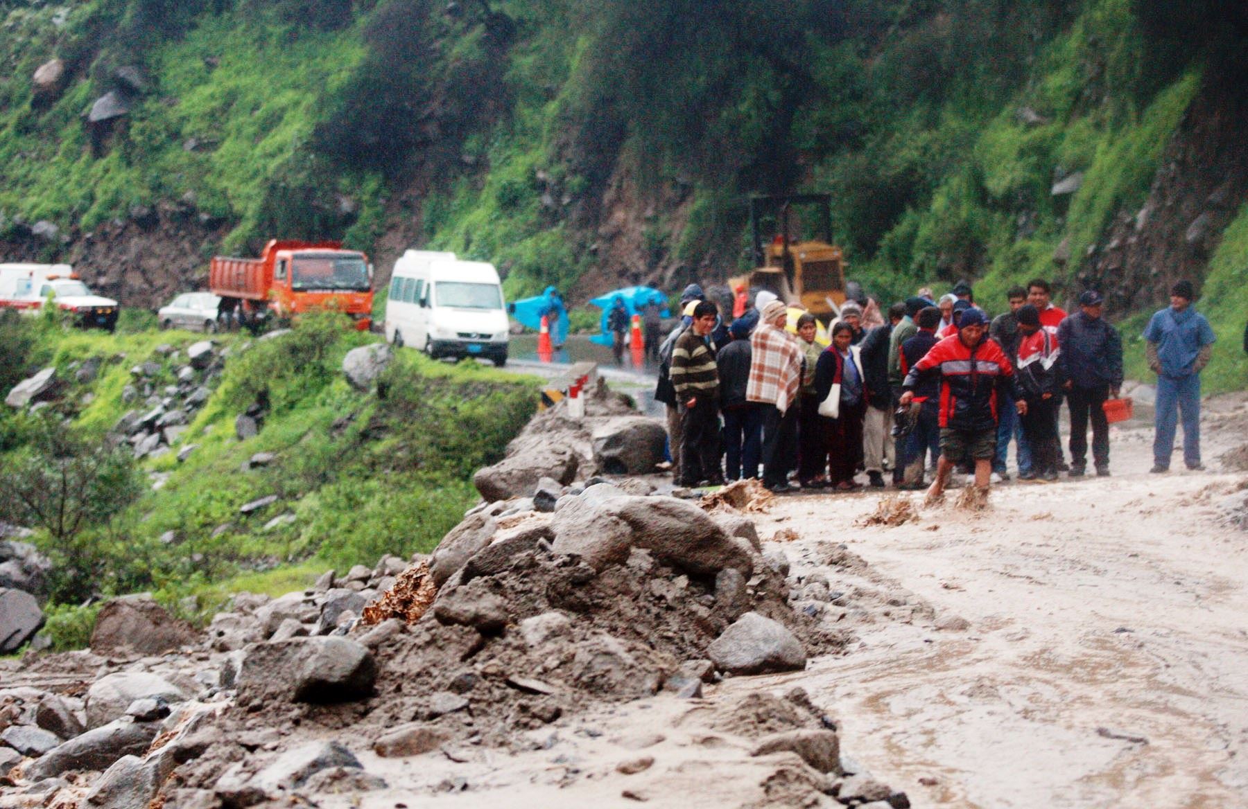 Bloqueo de carretera por derrumbe de cerros a causa de lluvias. Foto: ANDINA/archivo.