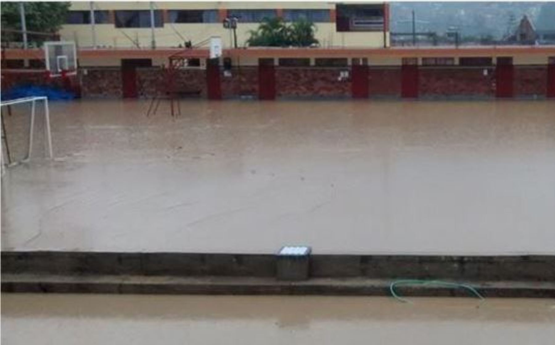 Varios colegios ubicados en la Región Lima resultaron afectados por huaicos y lluvias.