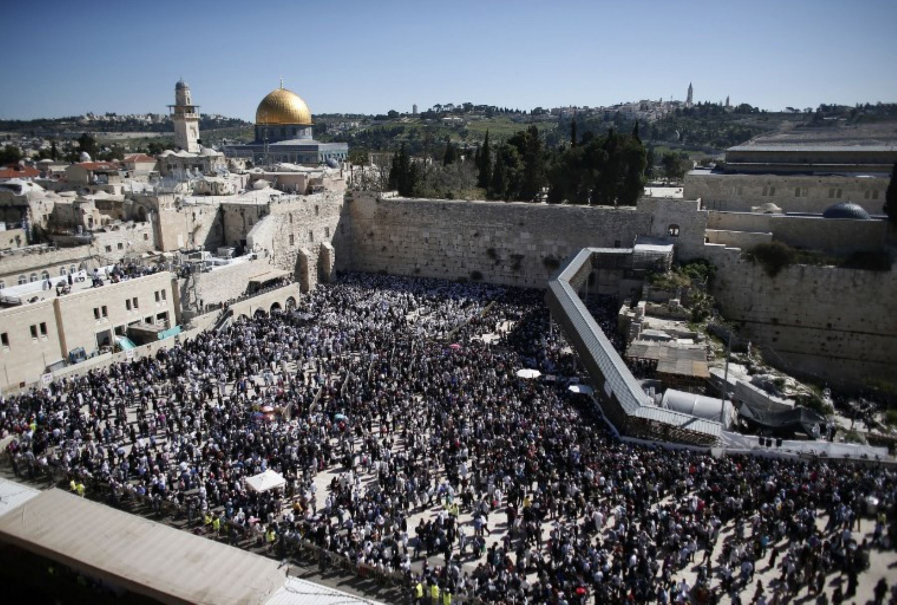 Judios oran en el Muro de los Lamentos en Jerusalén Foto: AFP