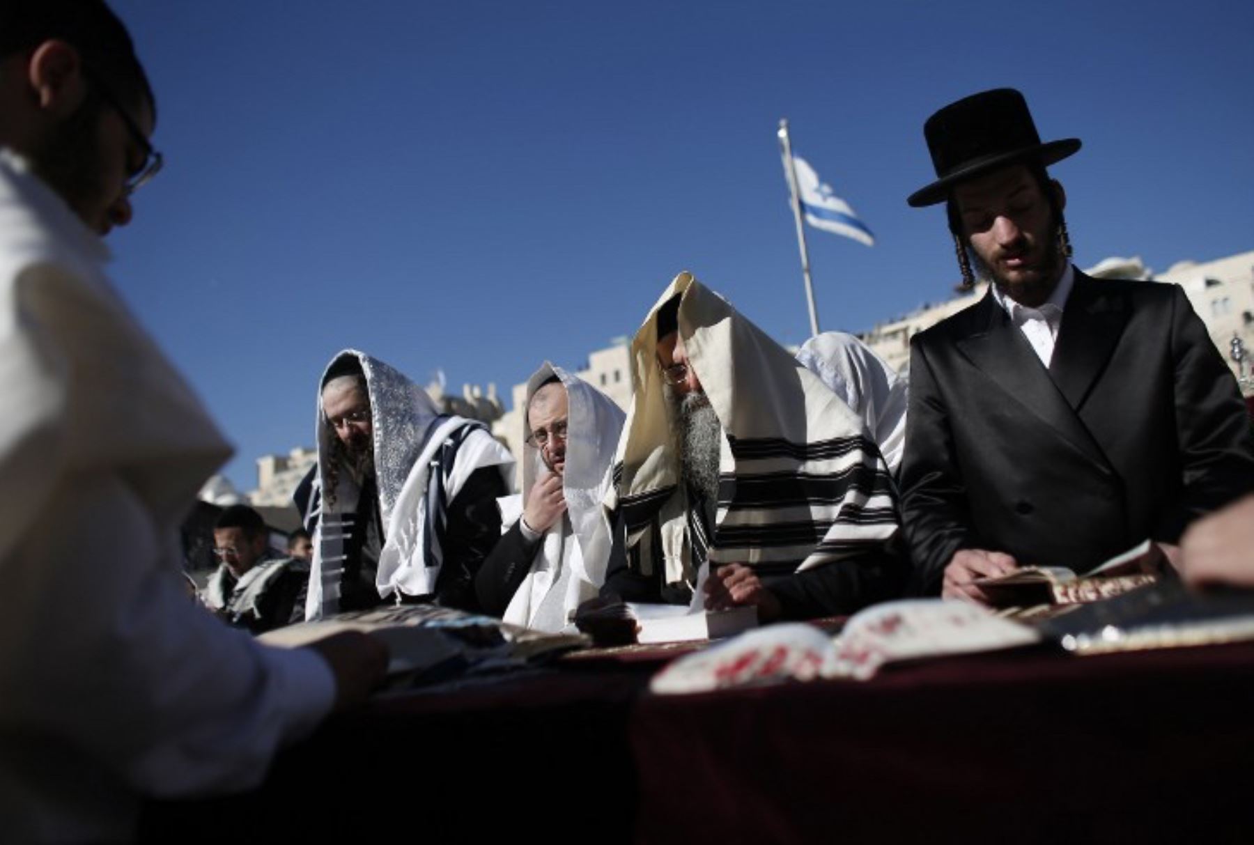 Judios oran en el Muro de los Lamentos en Jerusalén Foto: AFP