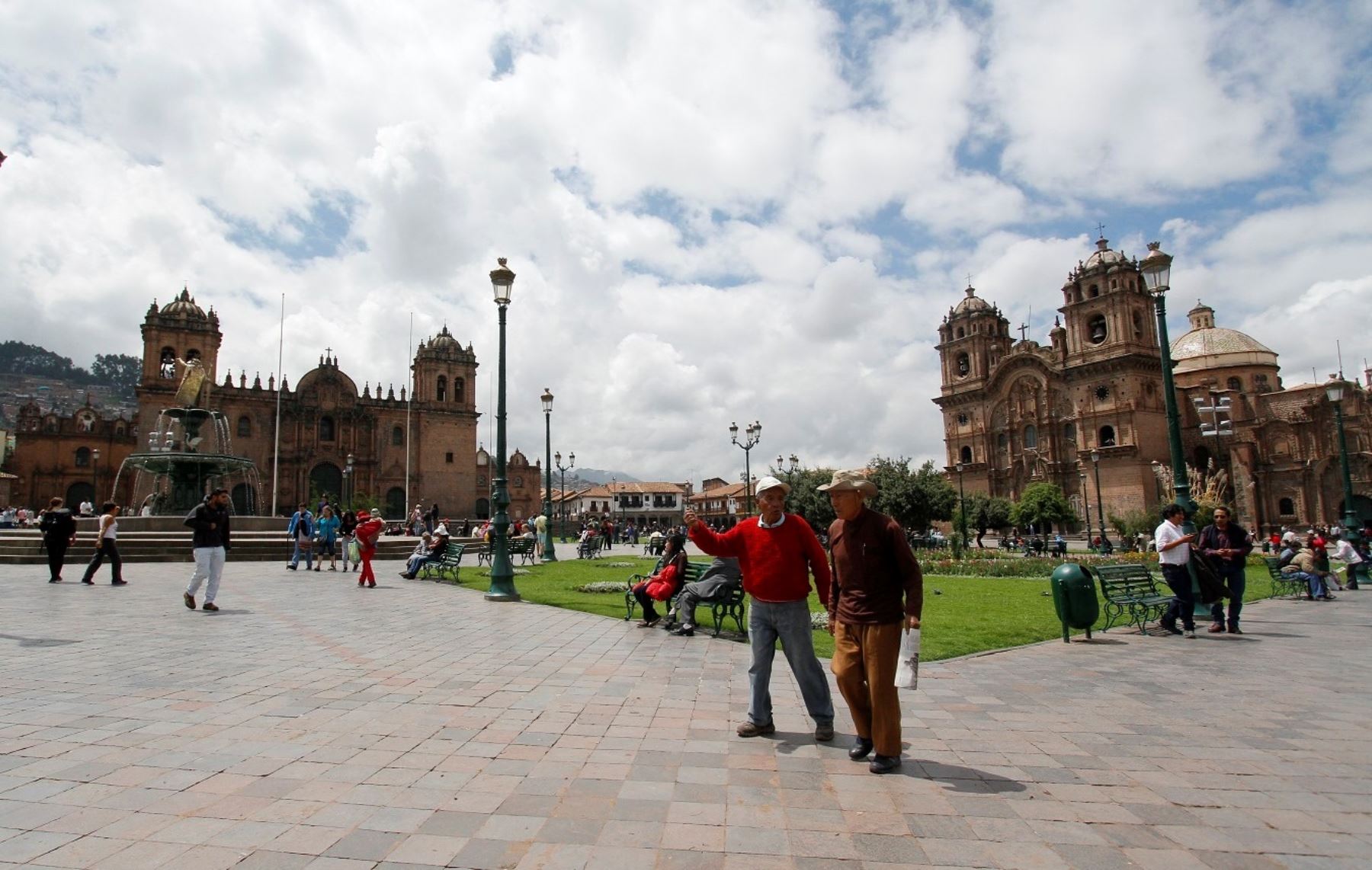 Un buen número de cusqueños apoya el plan piloto de peatonalización del centro histórico de Cusco. ANDINA/Percy Hurtado