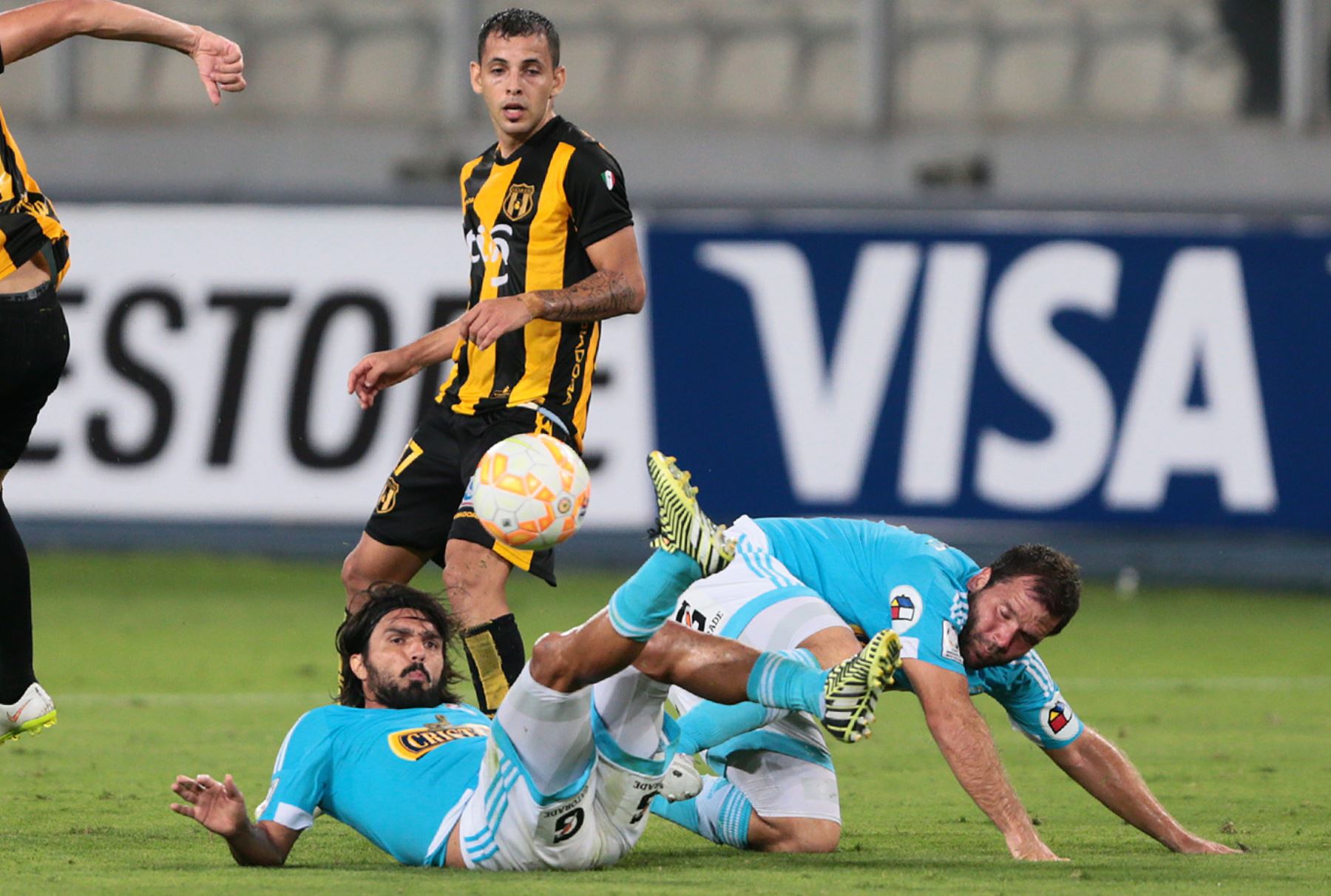LIMA PERÚ, ABRIL 14.Sporting Cristal igualó por la mínima diferencia con el paraguayo Guaraní, resultado que no le permitió acceder a la siguiente fase de la Copa Libertadores 2015.Foto:ANDINA/Carlos Lezama