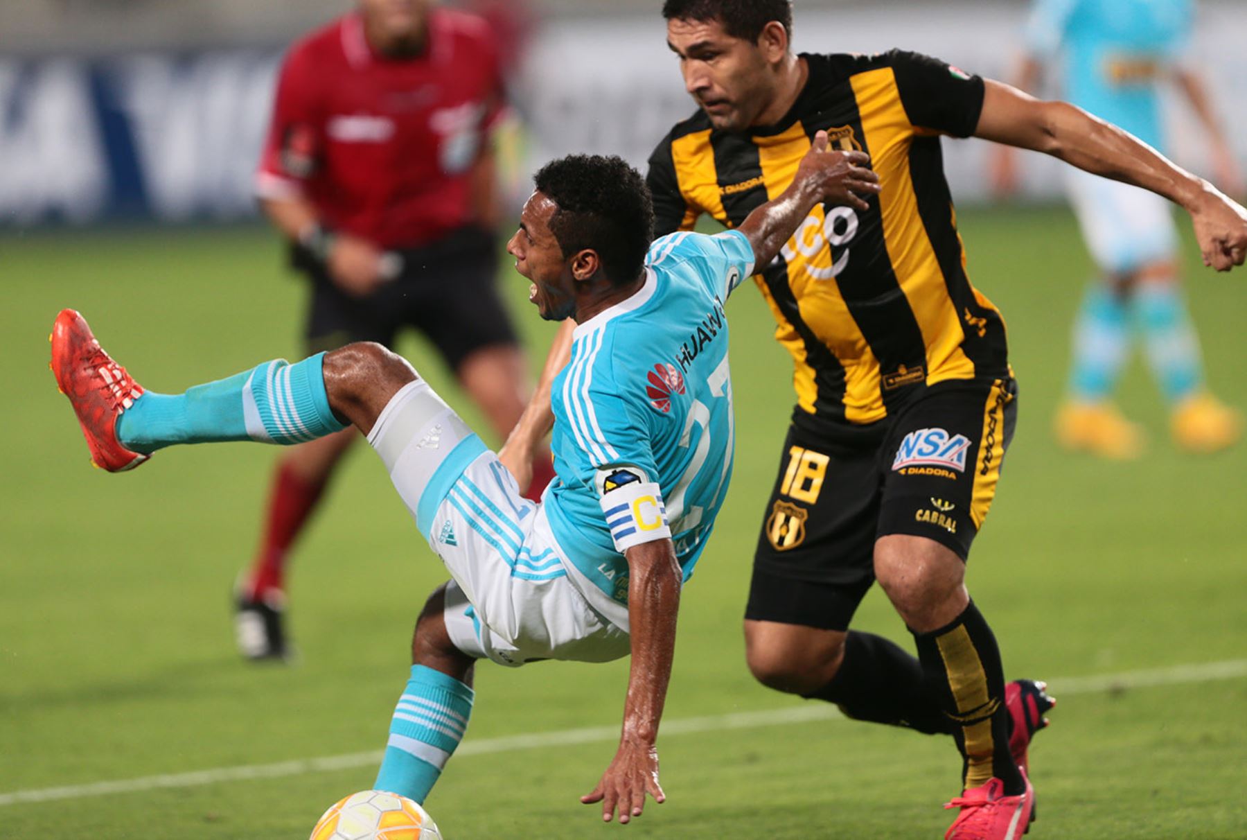 LIMA PERÚ, ABRIL 14.Sporting Cristal igualó por la mínima diferencia con el paraguayo Guaraní, resultado que no le permitió acceder a la siguiente fase de la Copa Libertadores 2015.Foto:ANDINA/Carlos Lezama