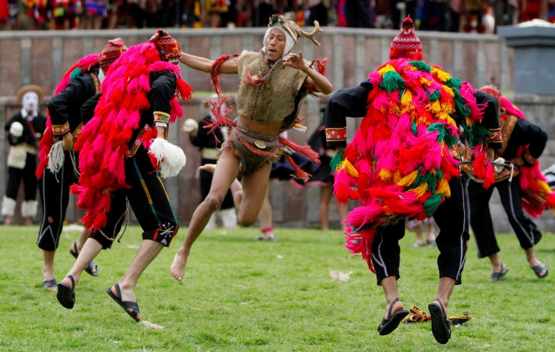 Con una ceremonia Inca y danzas típicas se presentaron las actividades por el mes jubilar de Cusco. ANDINA/Percy Hurtado