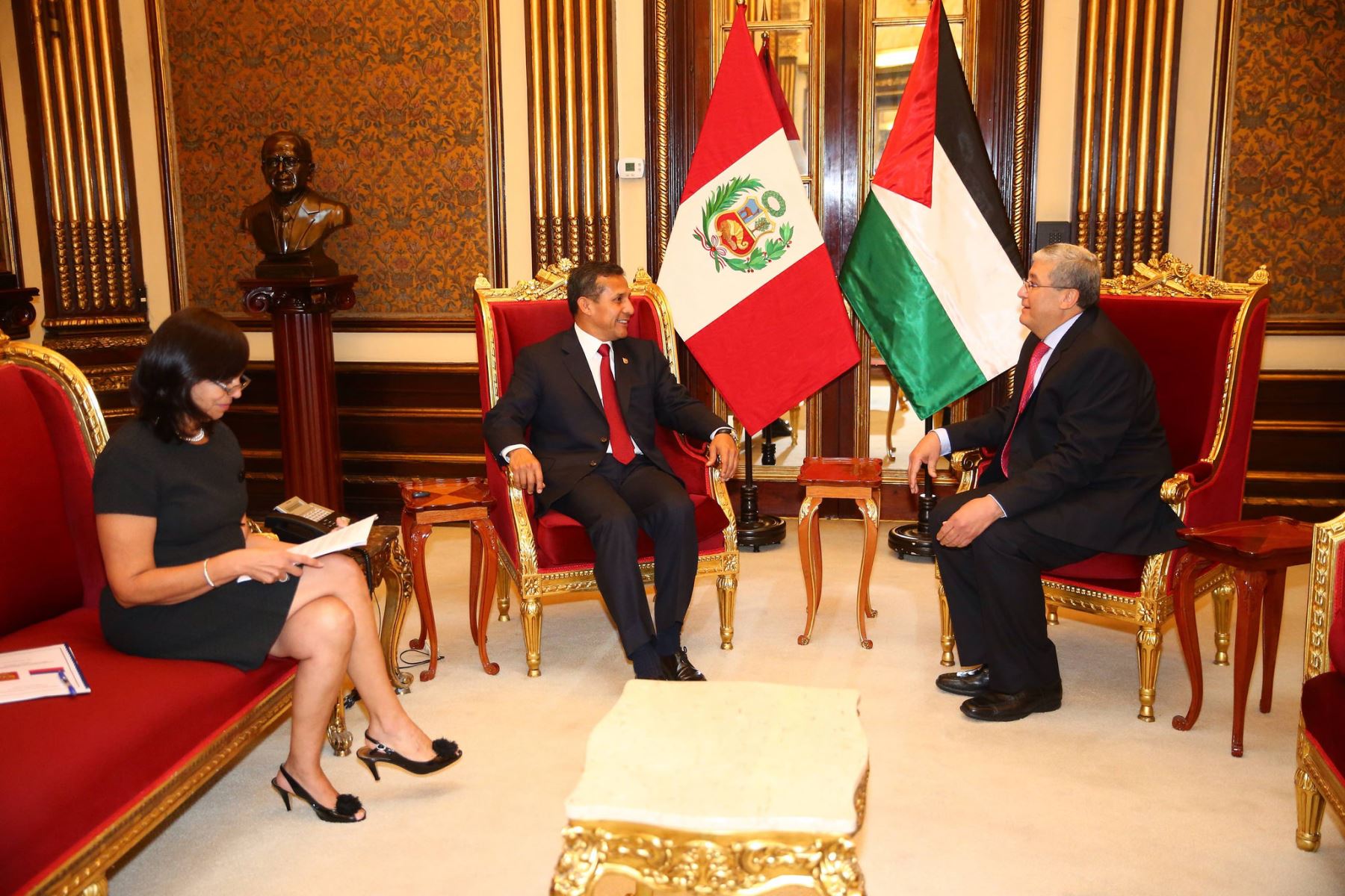 Presidente Ollanta Humala recibe cartas credenciales de embajador del Estado de Palestina, Walid Ibrahim.