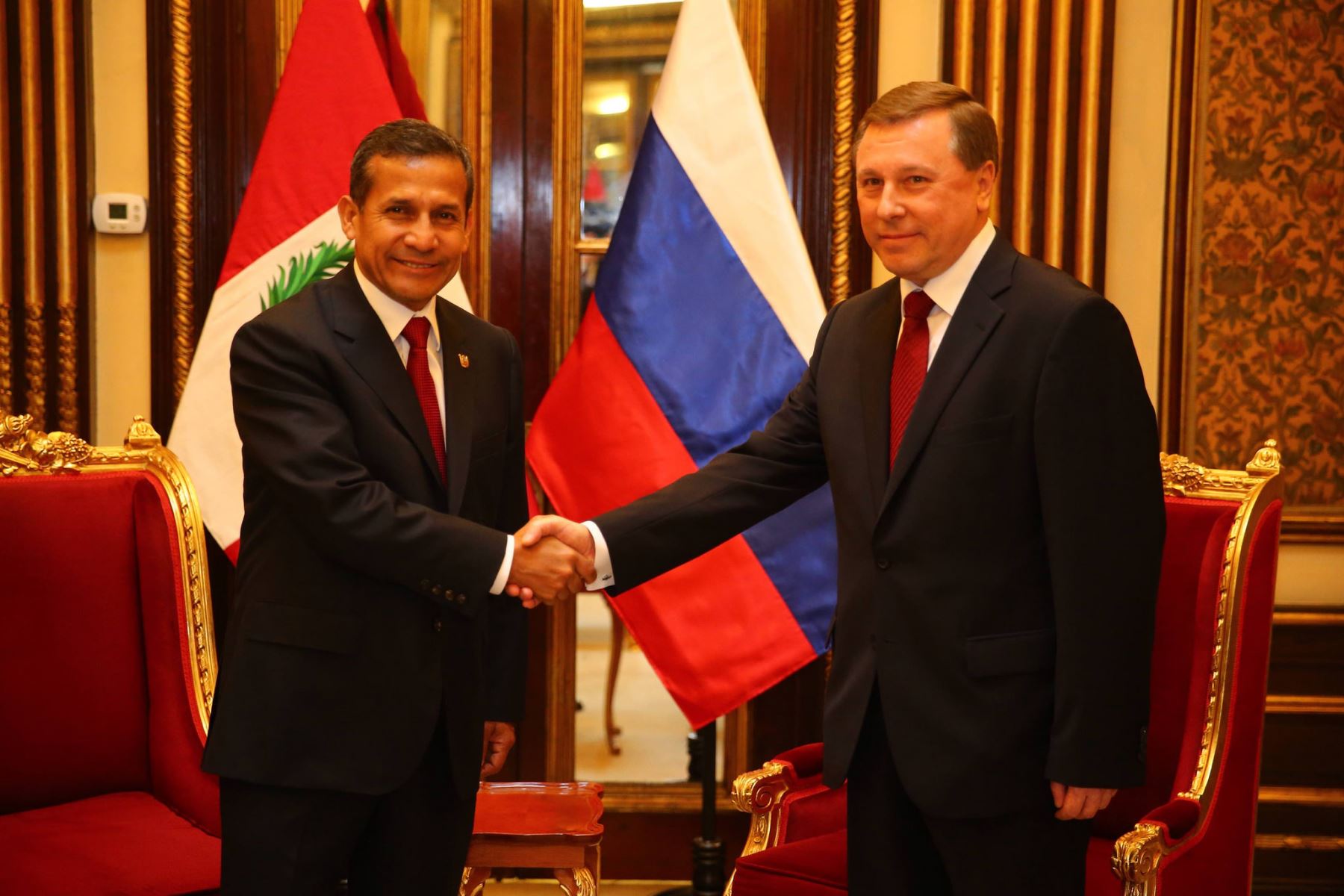 Presidente Ollanta Humala recibe cartas credenciales de embajador de la Federación Rusa, Andrey A. Guskov.