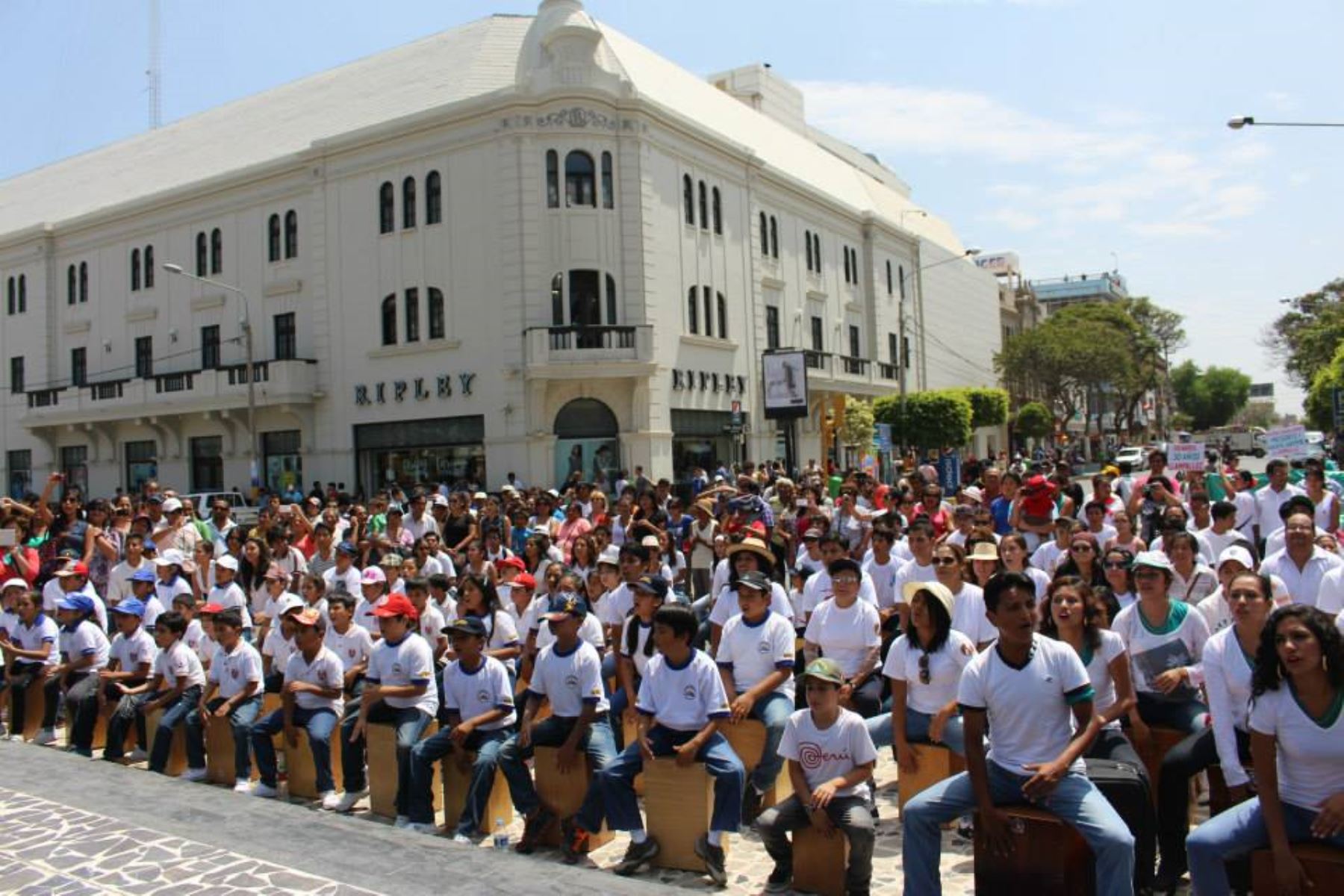 Con 8vo. festival se busca ingresar al récord Guiness, con 2015 cajoneros.