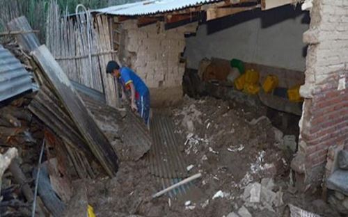 Hasta el momento 65 familias del centro poblado El Tunal, ubicado en el distrito de Lalaquiz, provincia piurana de Huancabamba, resultaron afectadas al dañar sus viviendas un deslizamiento de piedra y lodo que se produjo a consecuencia de las intensas lluvias que se registran en la zona.ANDINA/archivo