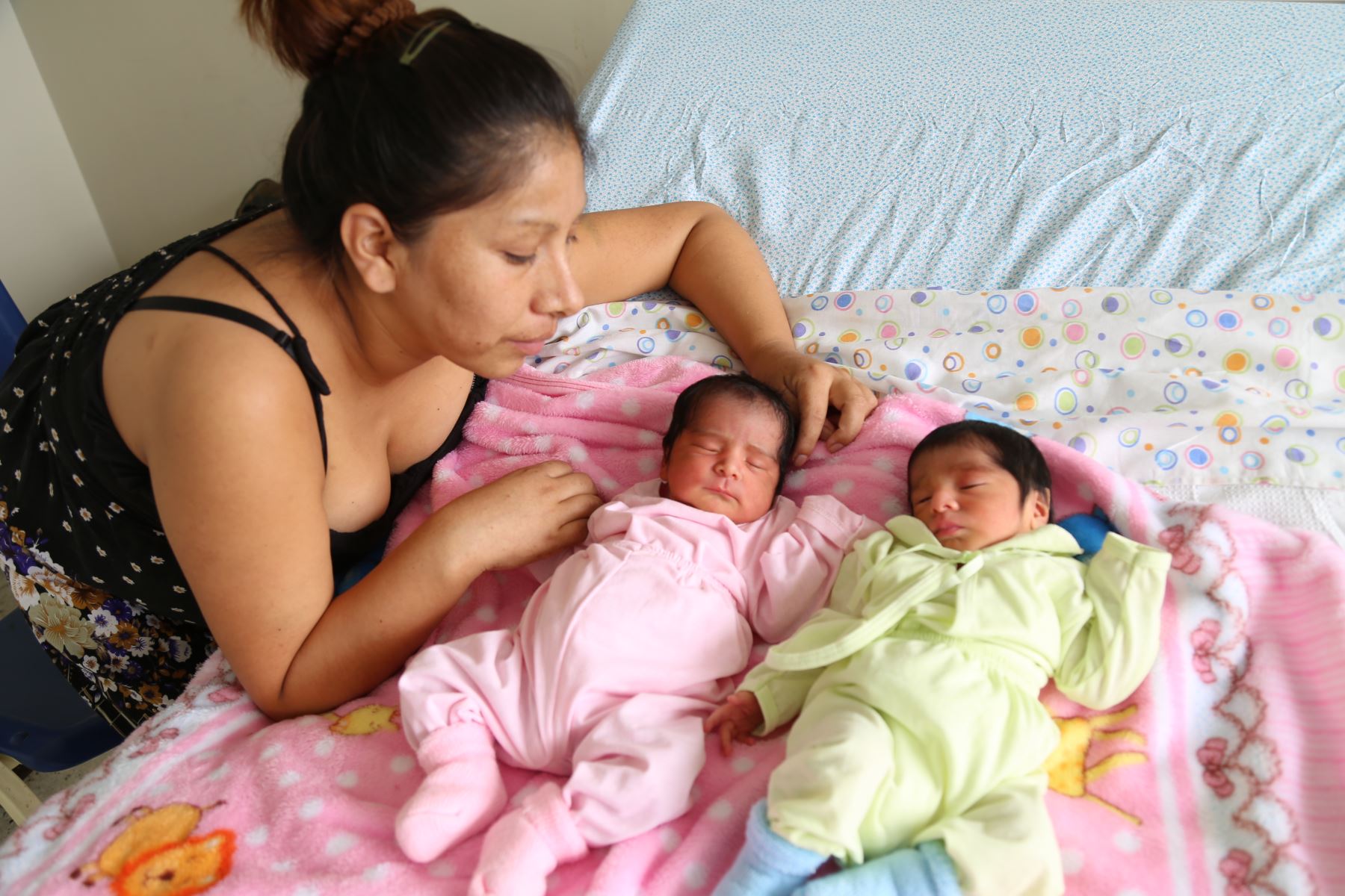 Mellizos nacieron cerca del Día de la Madre. Foto: Maternidad de Lima