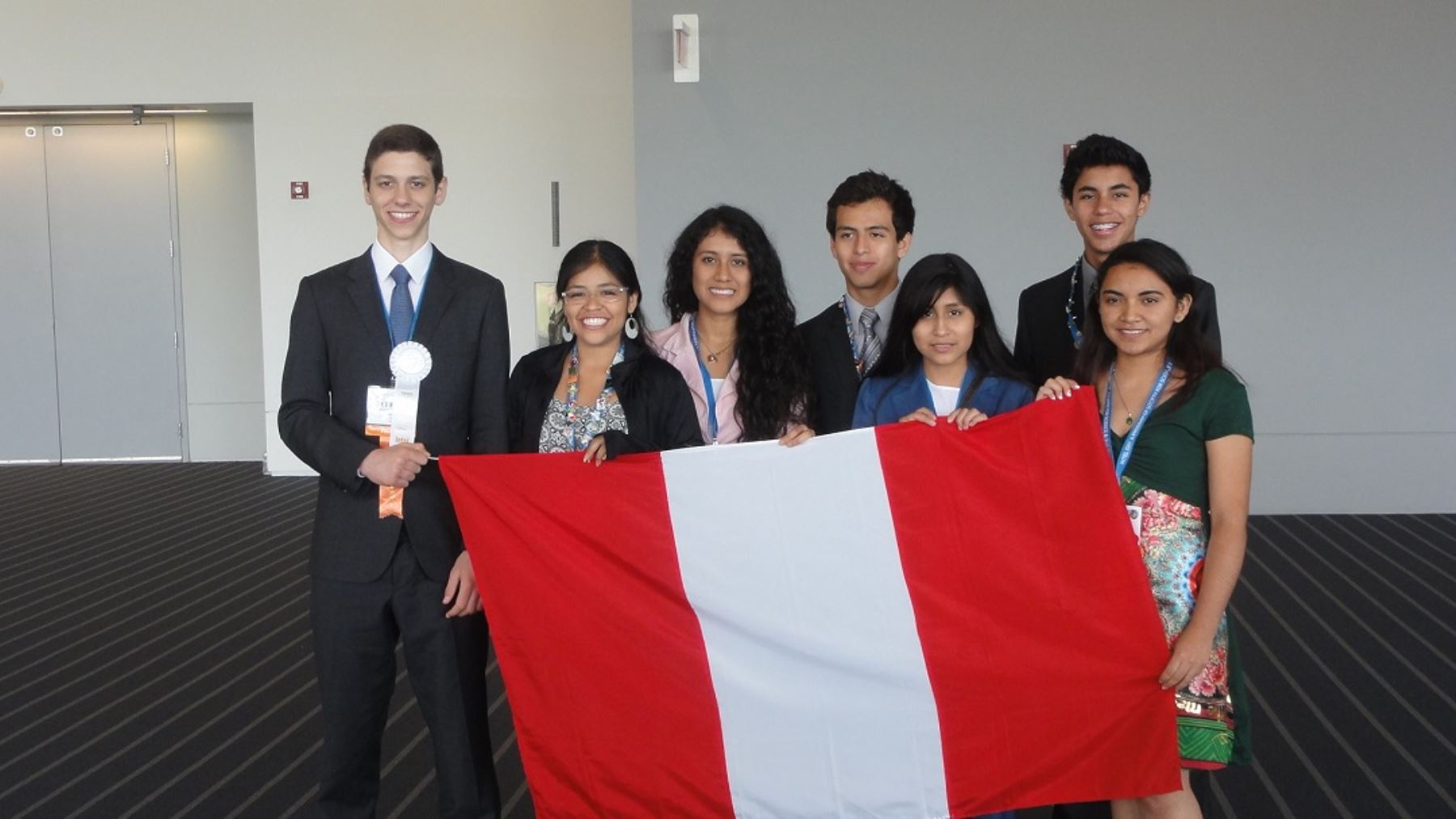 Estudiantes peruanos que participaron en la feria Intel ISEF 2015 considerada la más importante del mundo.