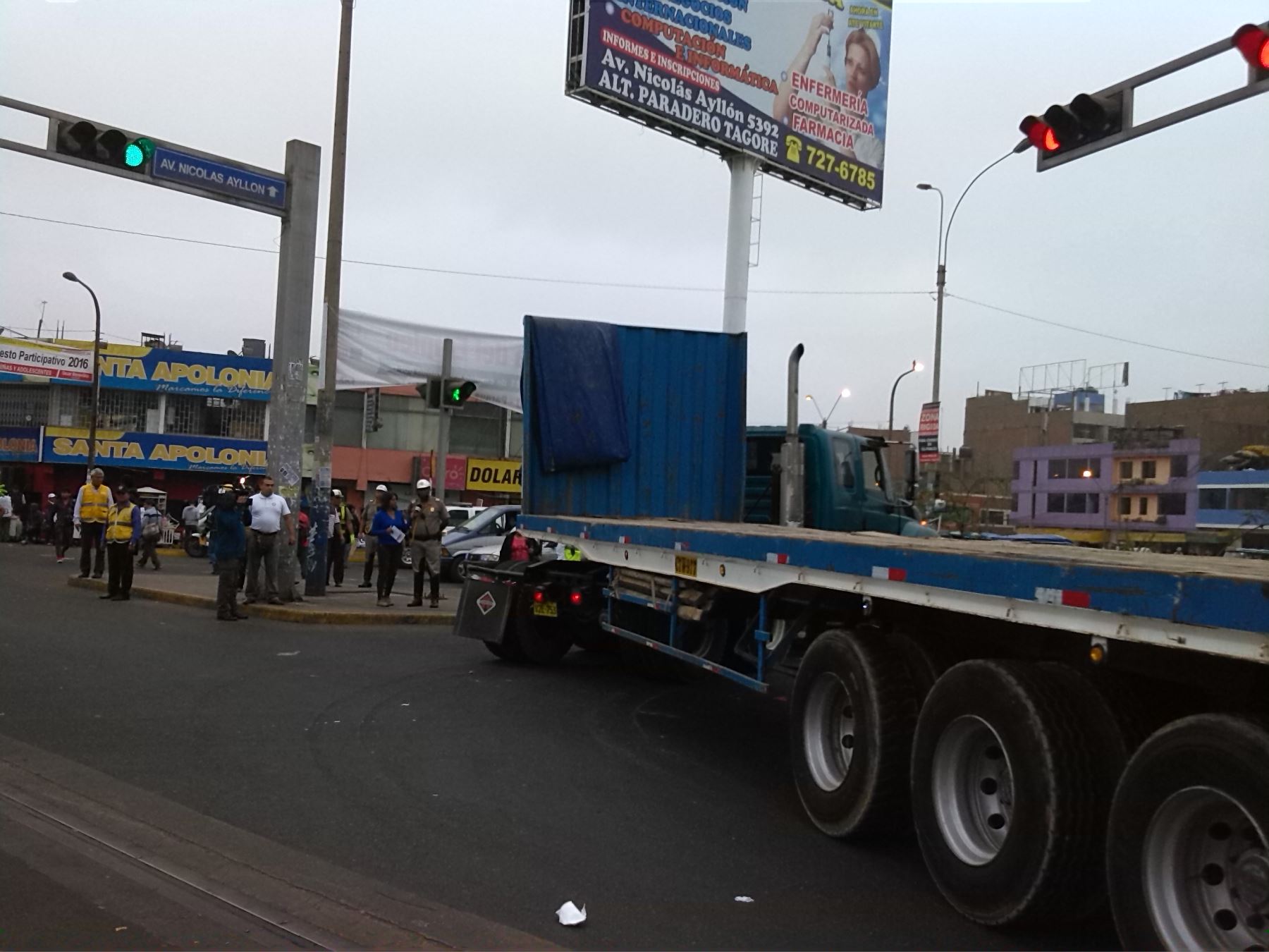 Comenzó desvío de camiones de carga de la carretera Central para realizar trabajos de Línea 2 del Metro de Lima. Foto: Andina