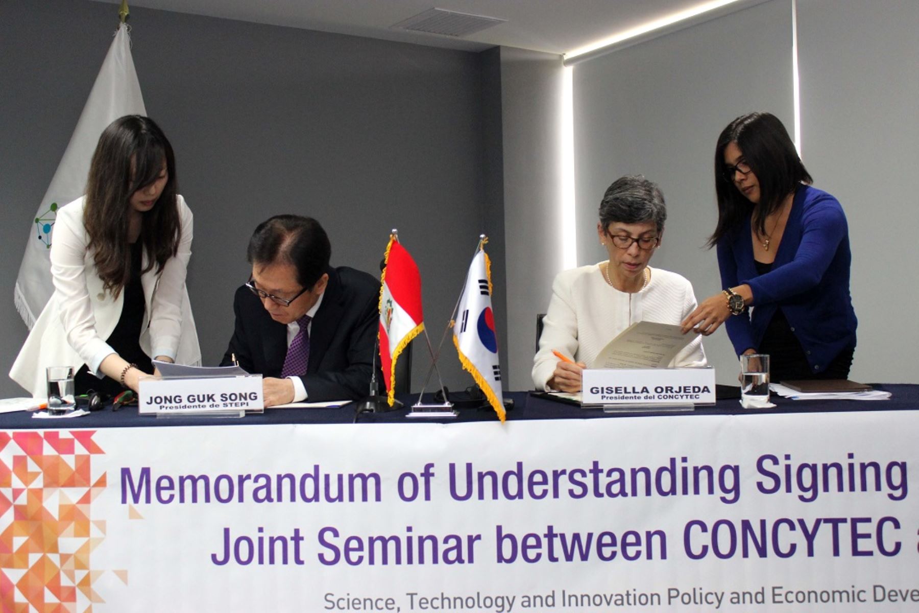 Memorandum de entendimiento suscrito entre Concytec y STEPI de Corea permitirá mejorar capacidad para elaborar políticas públicas en ciencia, tecnología e innovación en el Perú.