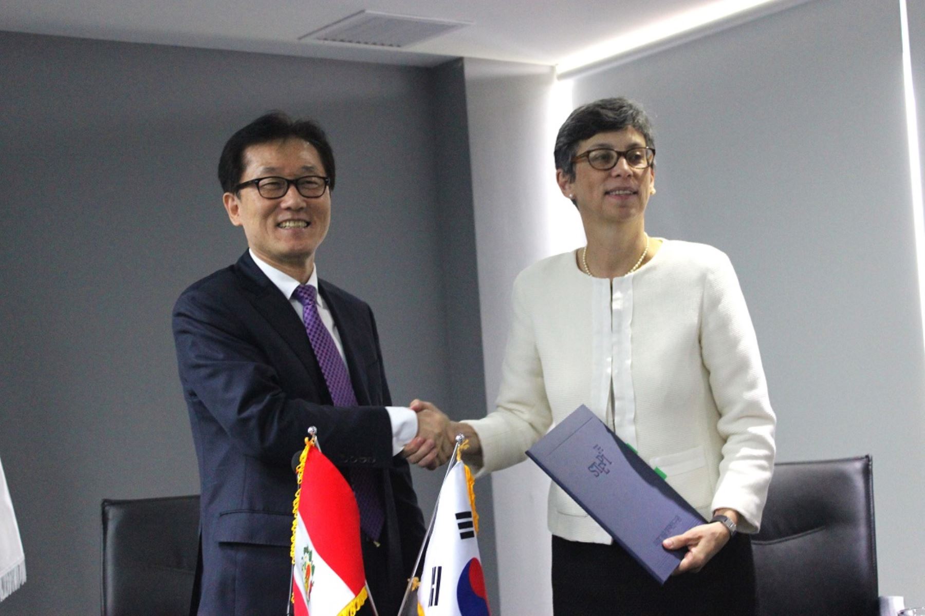 Memorandum de entendimiento suscrito entre Concytec y STEPI de Corea permitirá mejorar capacidad para elaborar políticas públicas en ciencia, tecnología e innovación en el Perú.