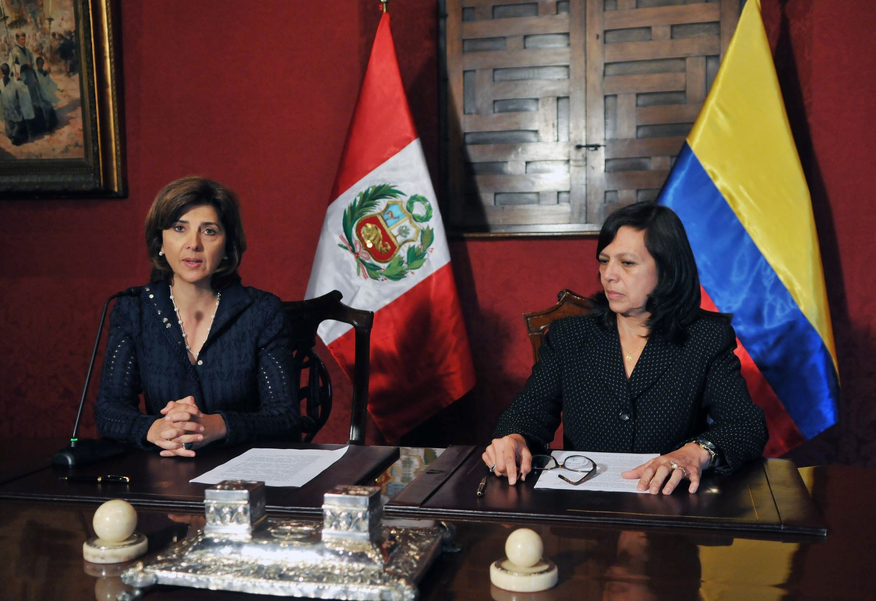 Cancilleres de Perú, Ana María Sánchez; y de Colombia, Rosa Ángela Holguín, se reunieron en Lima