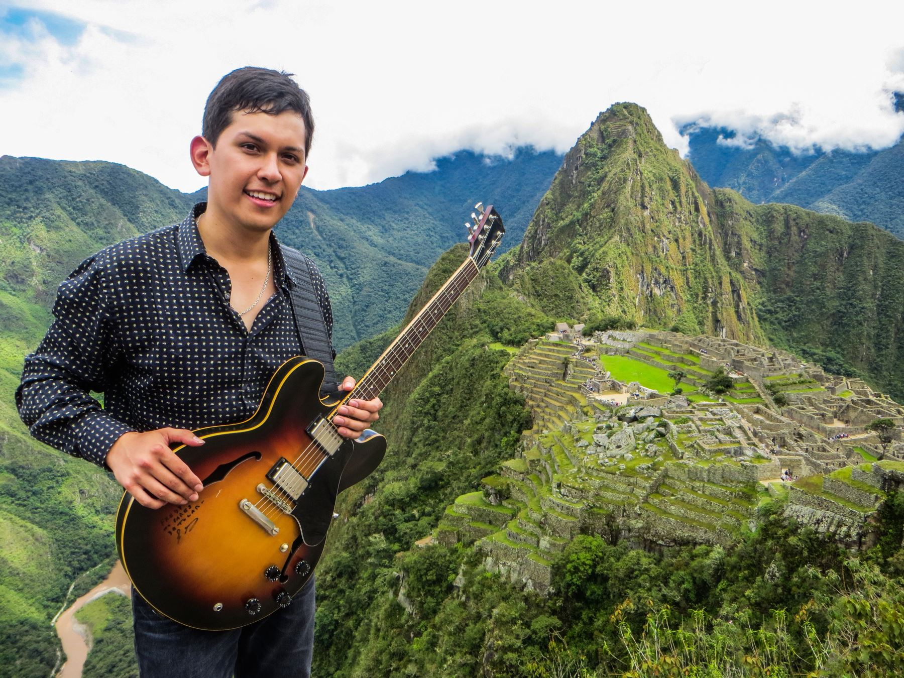 Waijazz graba nueva versión de ‘Ojos azules’ en inglés Noticias