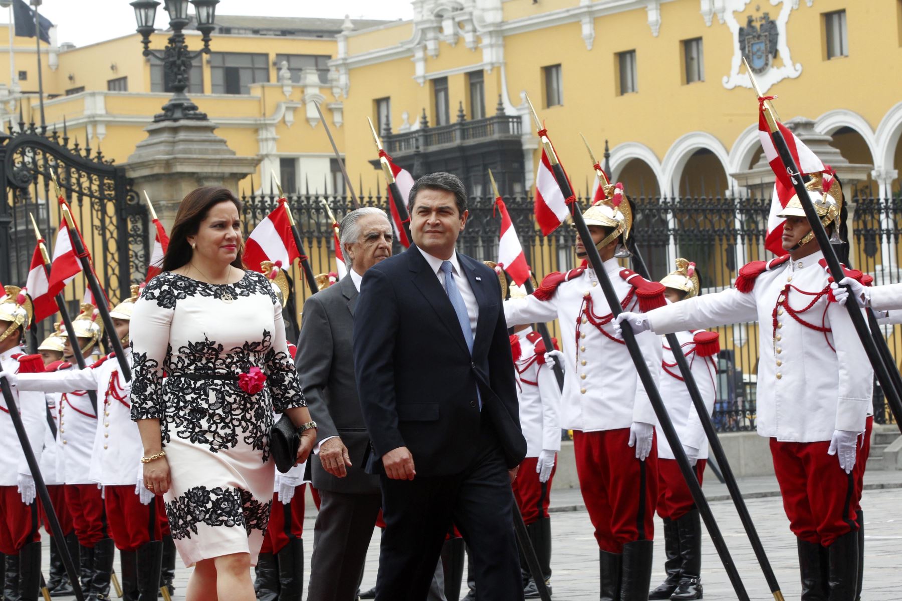 LIMA,PERU MAYO 29. Presidente Ollanta Humala recibió la visita oficial de su homólogo de Honduras, Juan Orlando Hernández, en Palacio de Gobierno.
Foto: ANDINA/Jhony Laurente