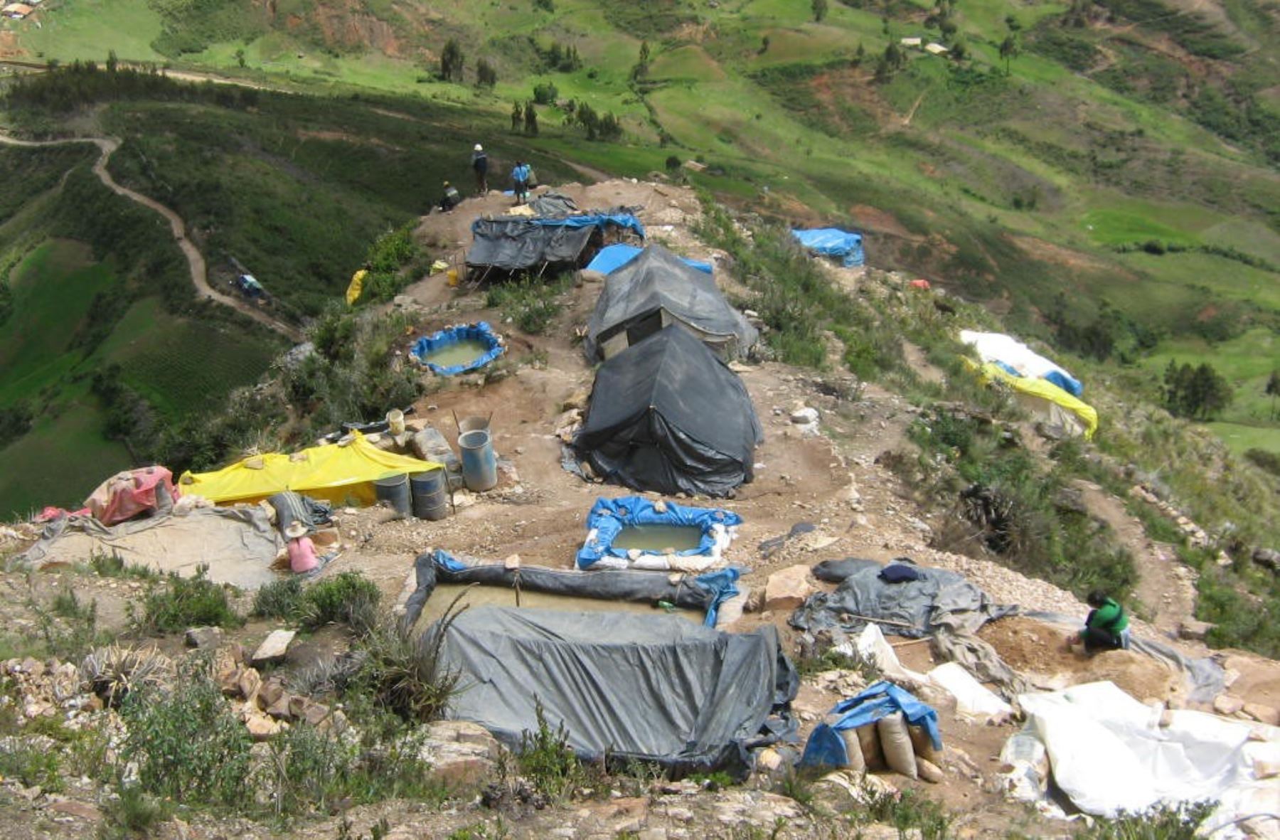 Mineros ilegales operan desde hace más de diez años en Algamarca y La Chilca, en Cajabamba, Cajamarca, contaminando el ambiente. Foto: ANDINA/Archivo.