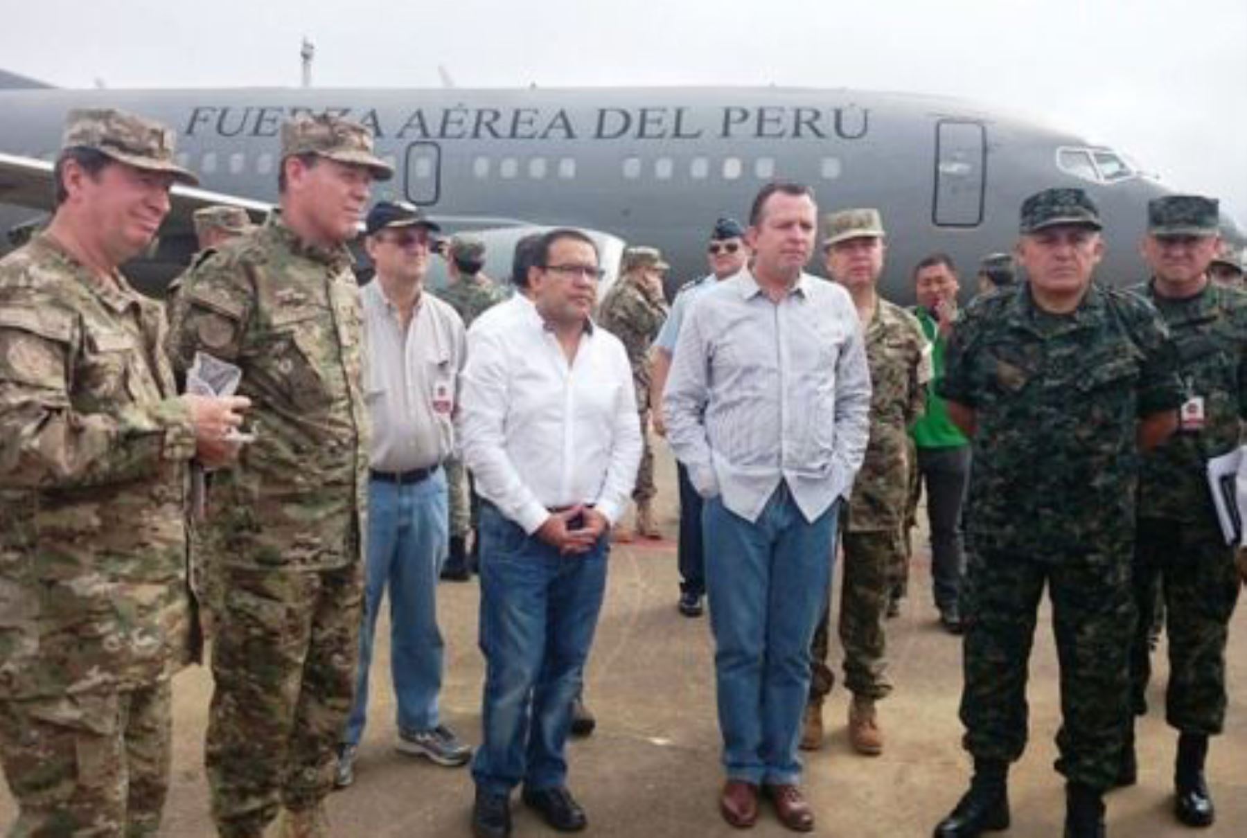 Ministro de Defensa, Jakke Valakivi, y Jefe de Devida, Alberto Otárola, inspeccionan instalación de radar en Madre de Dios