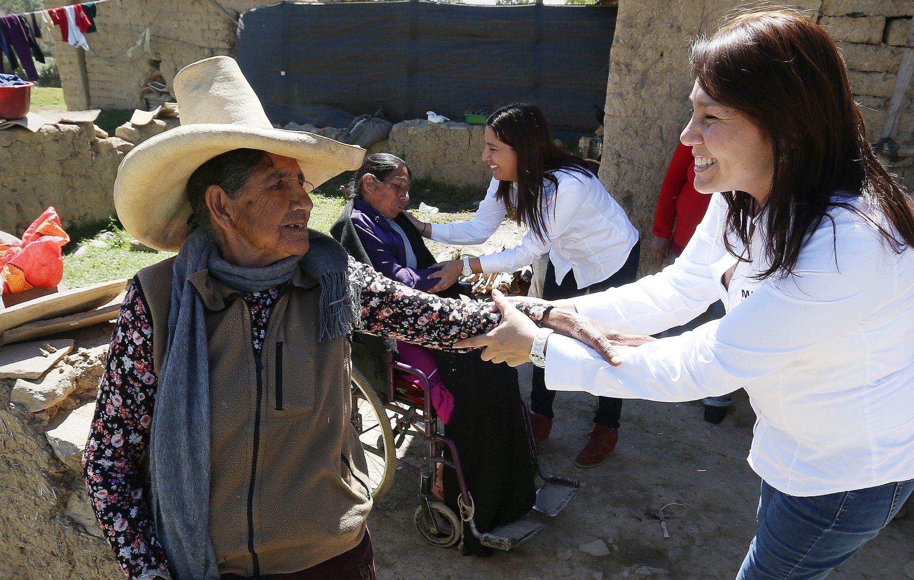 Titular del Midis, Paola Bustamante, visitó a usuarios de diversos programas sociales de la región Cajamarca.
