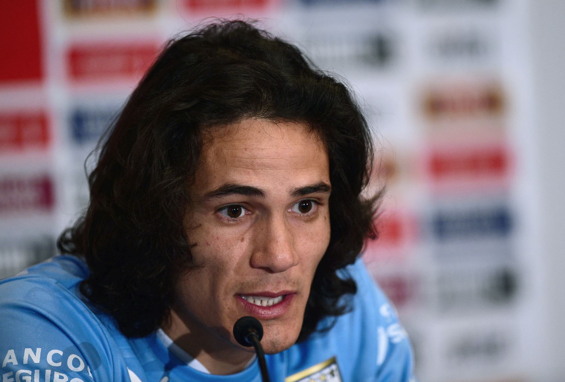 Edinson Cavani se disculpa por llamar africanos a Jamaica 