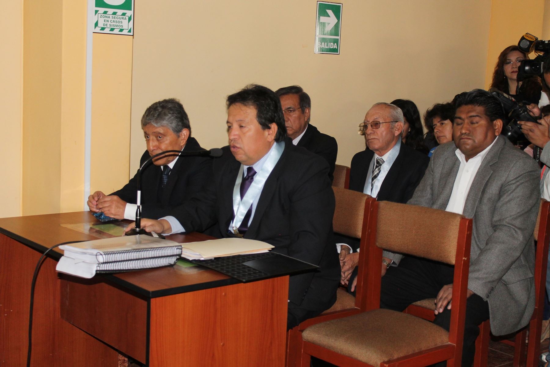 Ex presidente regional, Juan Manel Guillén, asistió hoy a la audiencia realizada en el Juzgado de Paucarpata..