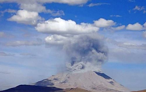 El Observatorio Vulcanológico del Ingemmet elabora los mapas de peligro en 3D de los volcanes Ubinas y Ticsani, ambos ubicados en la región Moquegua, con la finalidad de que las autoridades y población en general puedan acceder vía internet a esta información y conocer las zonas de peligro ante una eventual erupción volcánica. ANDINA/Difusión