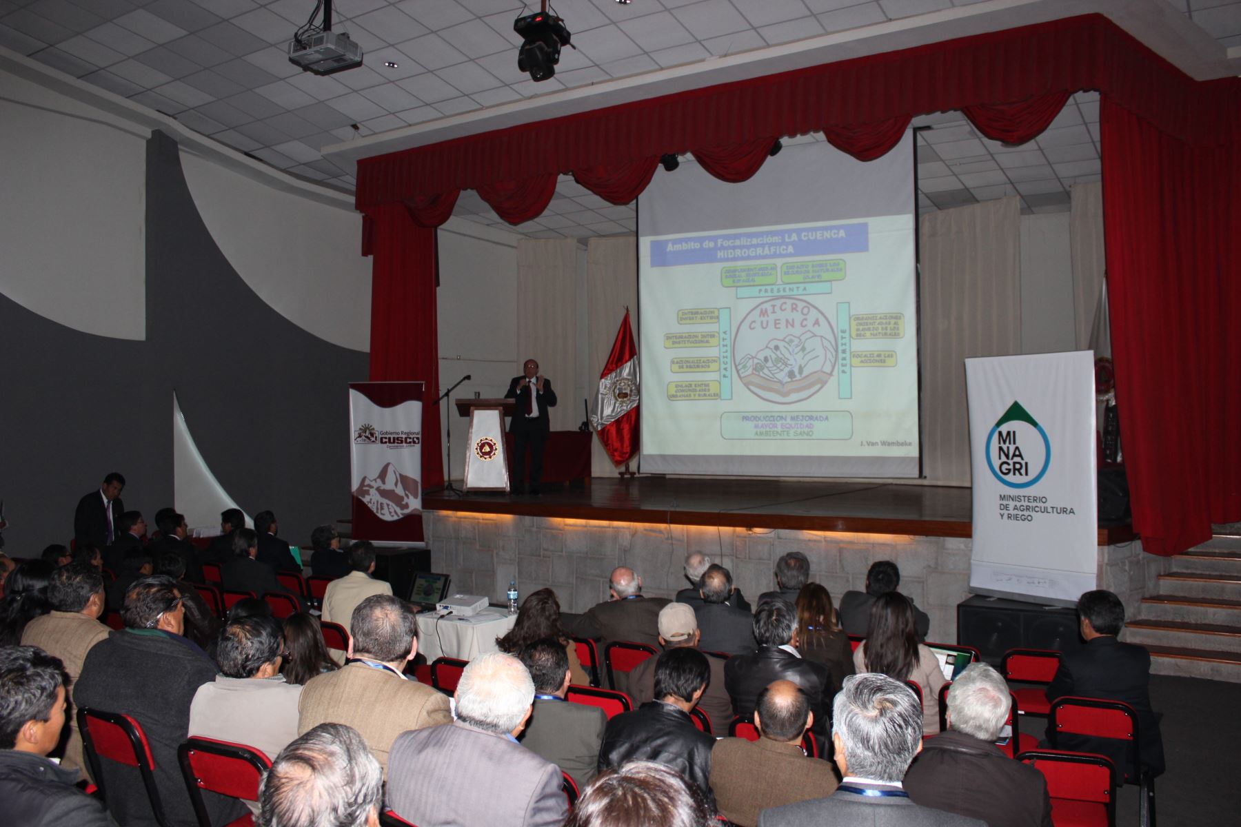 Viceministro César Sotomayor inauguró en Cusco I Seminario  Nacional de “Siembra y Cosecha de Agua.