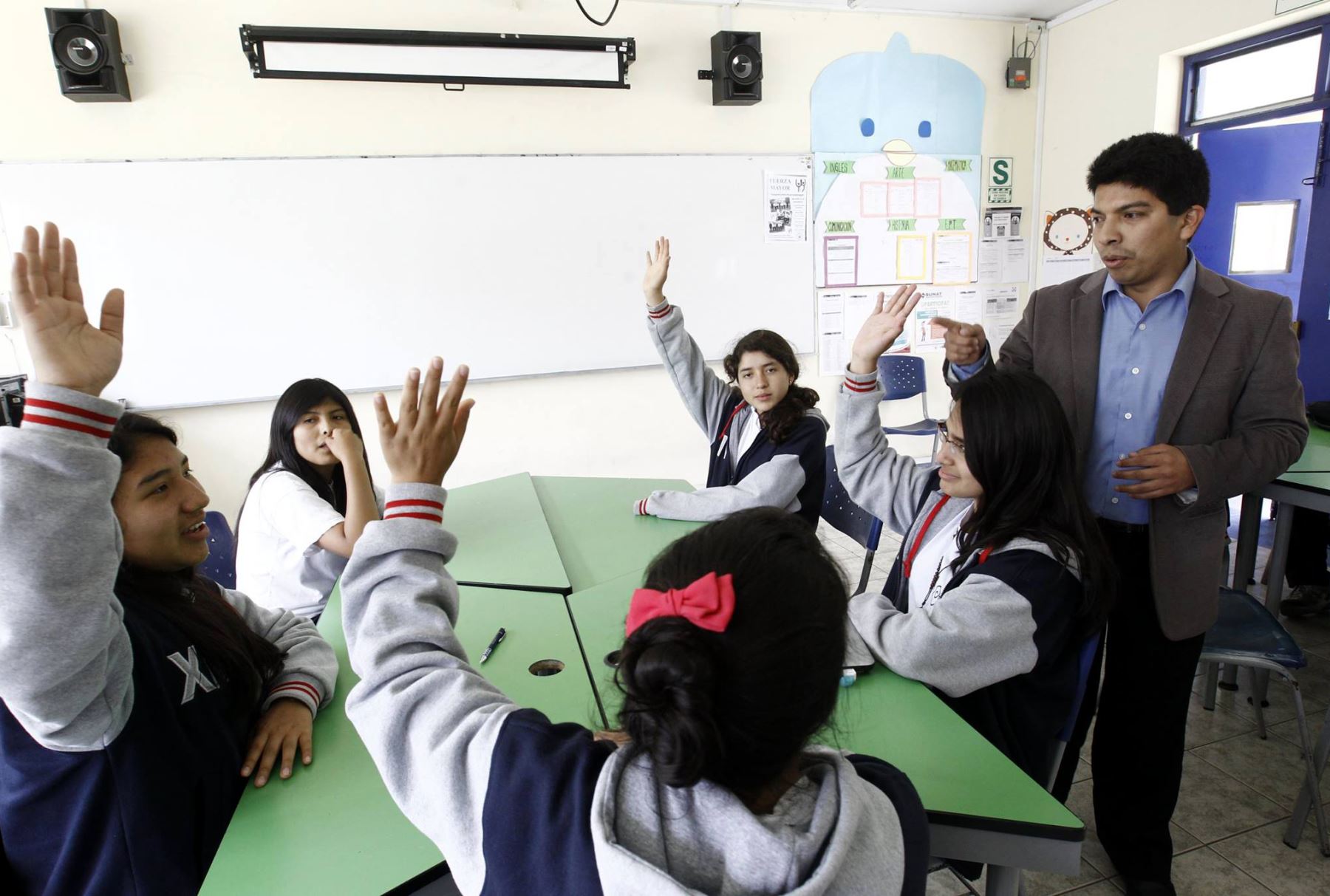 Freddy Ortiz Nishihara, especialista en temas educativos, recuerda que el maestro es pieza clave en toda sociedad porque forma la conciencia de los jóvenes.