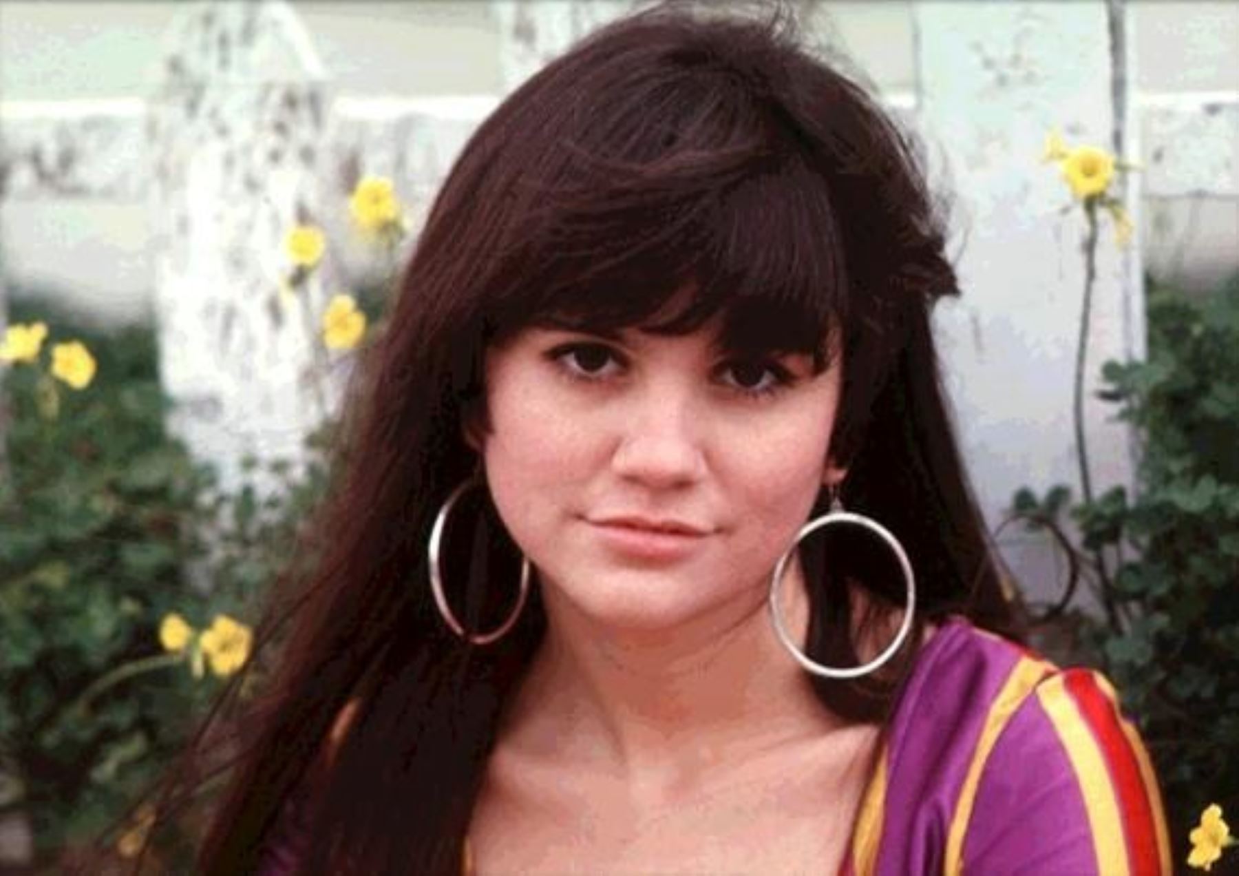 Cantantes Linda Ronstadt Y Gregory Anthony Nacieron Un Dia Como Hoy Noticias Agencia Peruana De Noticias Andina