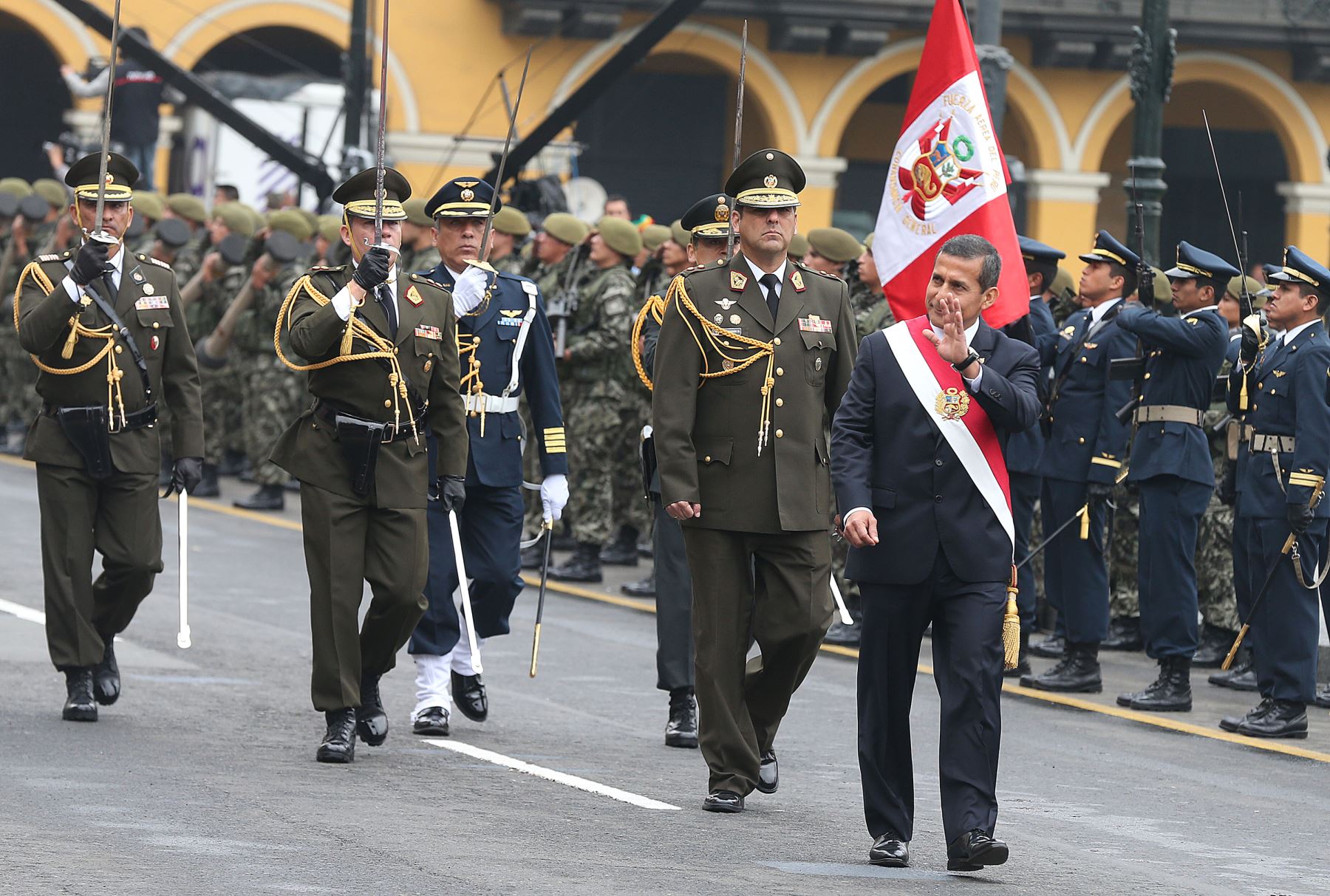 LIMA PERÚ, JULIO 28. Presidente de la República Ollanta Humala inicia sus actividades por 28 de Julio en la Plaza Mayor de Lima.Foto: ANDINA/Vidal Tarqui